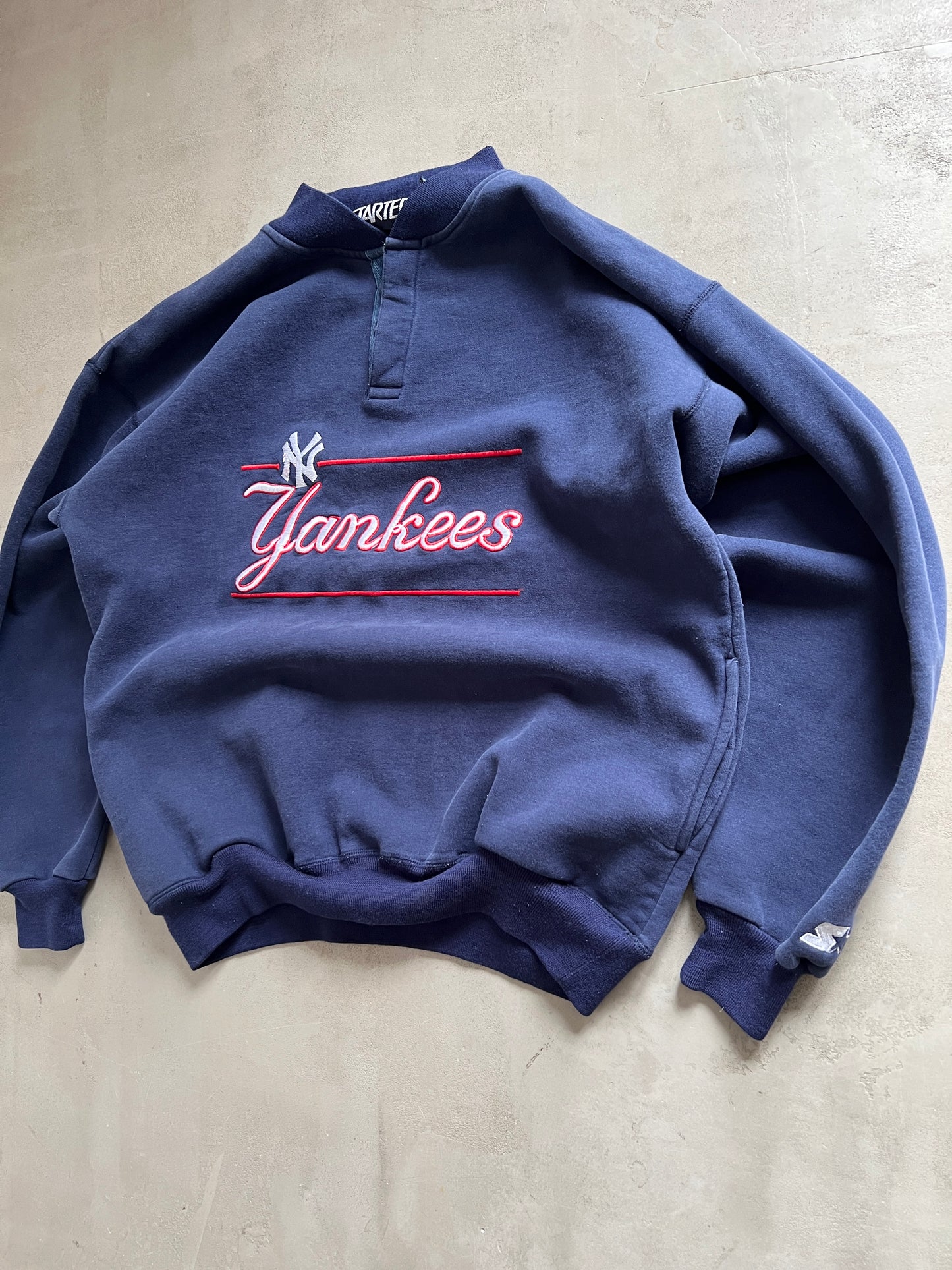 NAVY YANKEES SWEATER - 1990S - L/XL