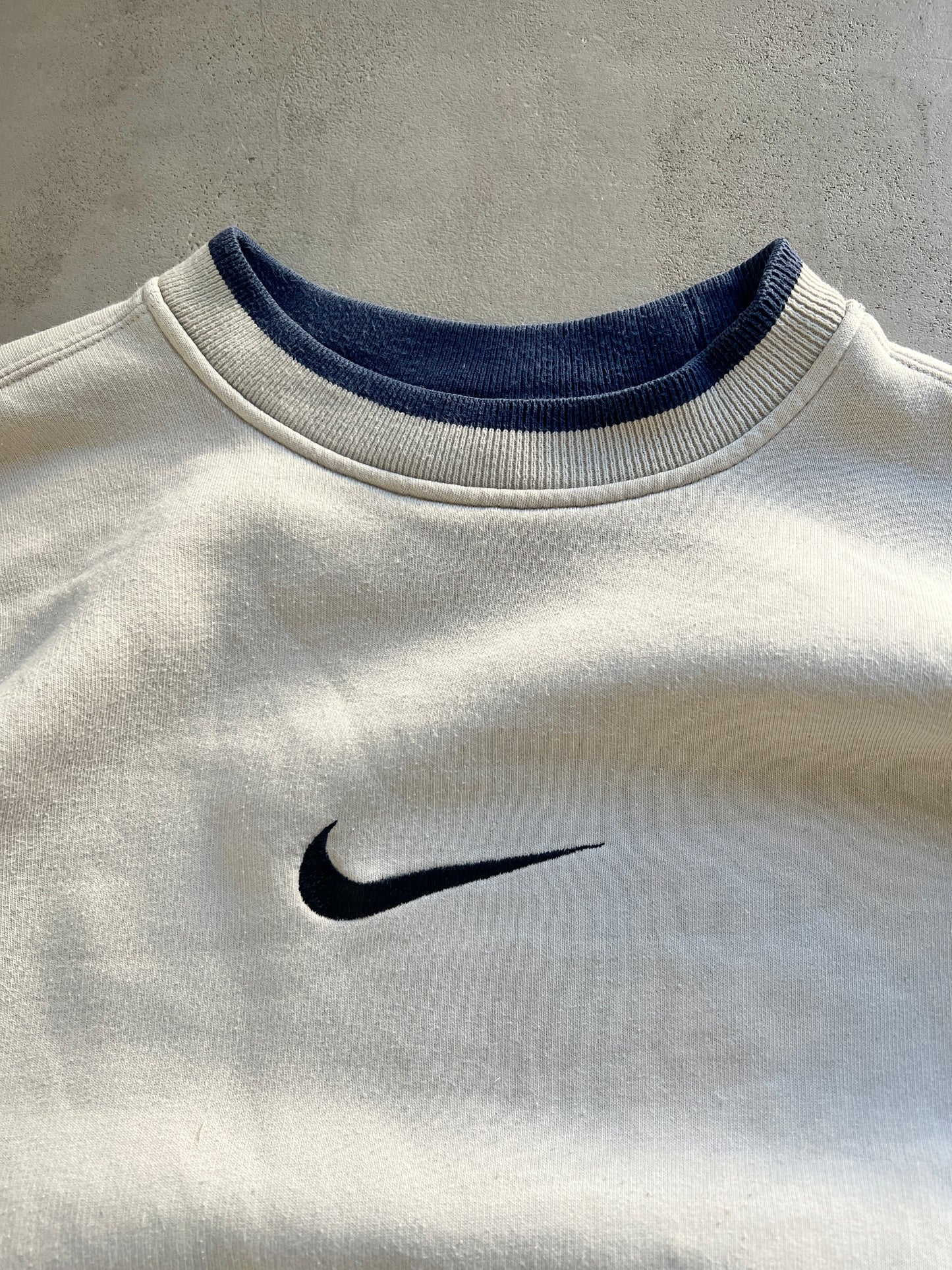 CREME/NAVY NIKE SWEATER - 2000S - XL