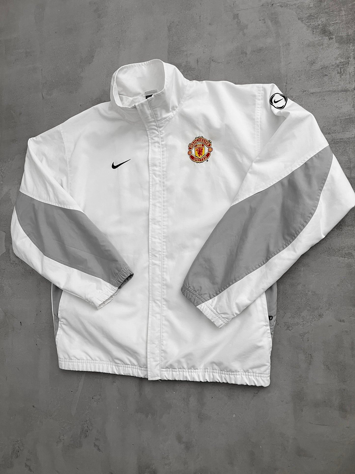 WHITE MANCHESTER UNITED NIKE JACKET - 2000S - M
