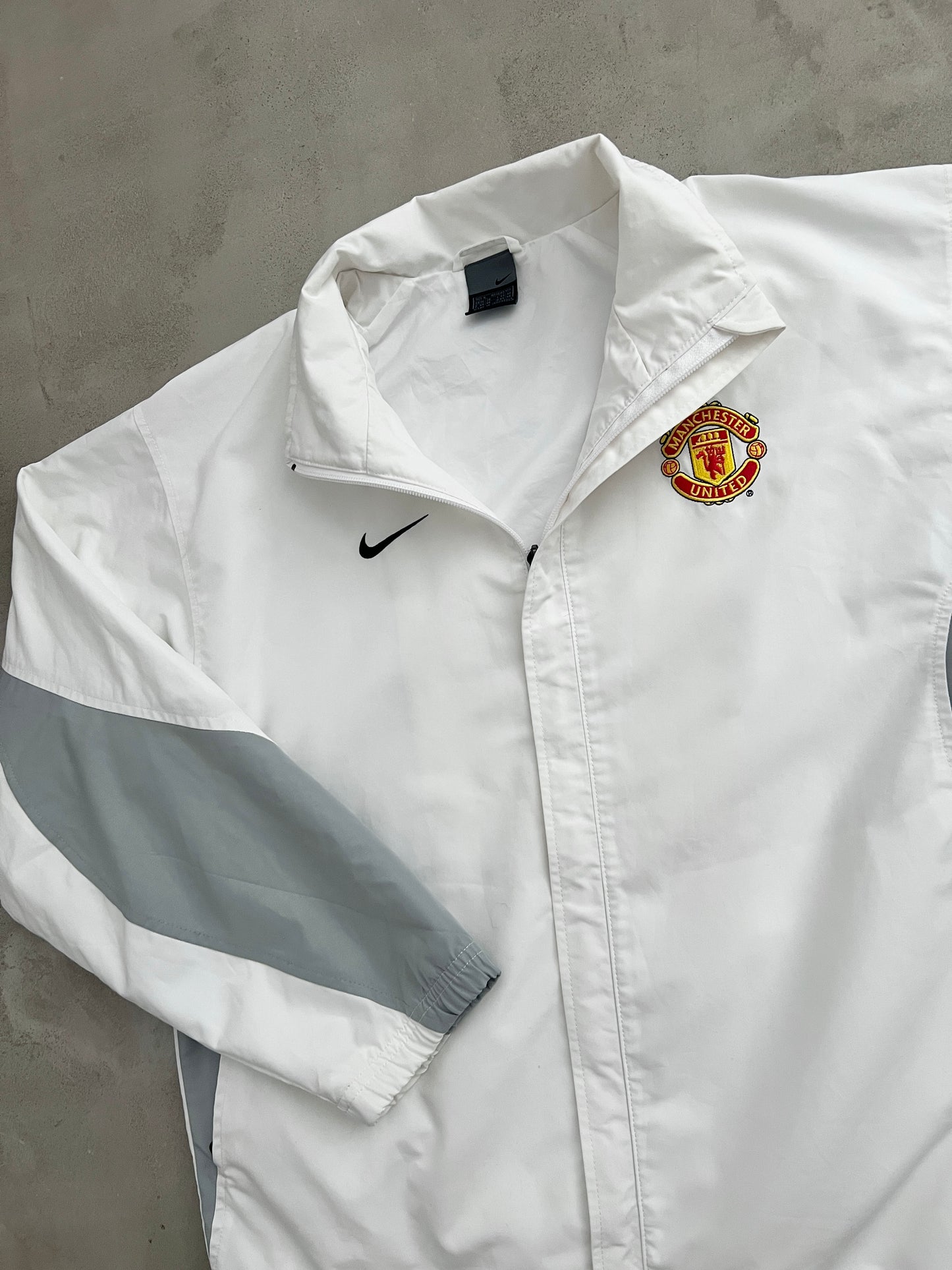 WHITE MANCHESTER UNITED NIKE JACKET - 2000S - M