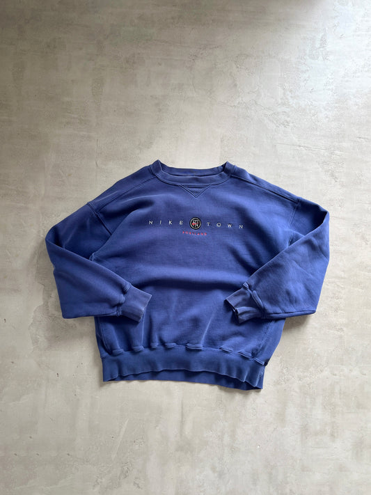 FADED NAVY NIKE TOWN SWEATER - 1990S - M
