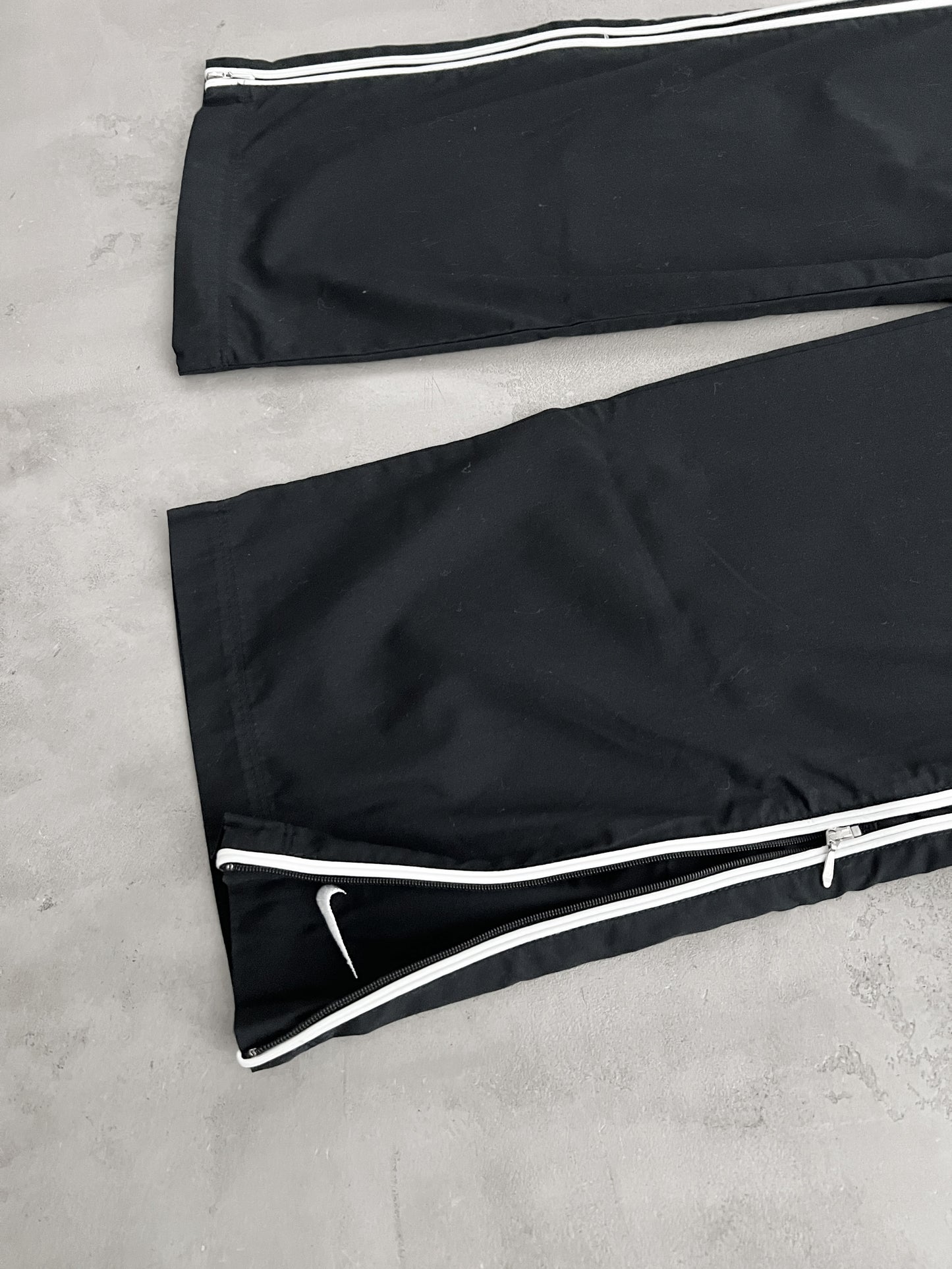 BLACK NIKE TRACK PANTS - 2000S - L