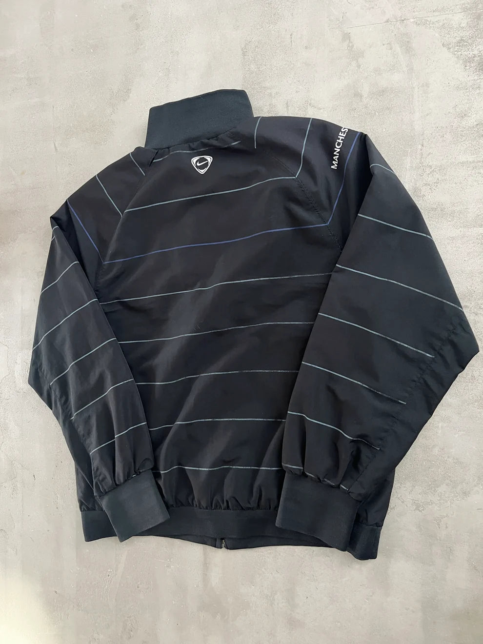 BLACK MANCHESTER UNITED NIKE JACKET - 2000S - XL