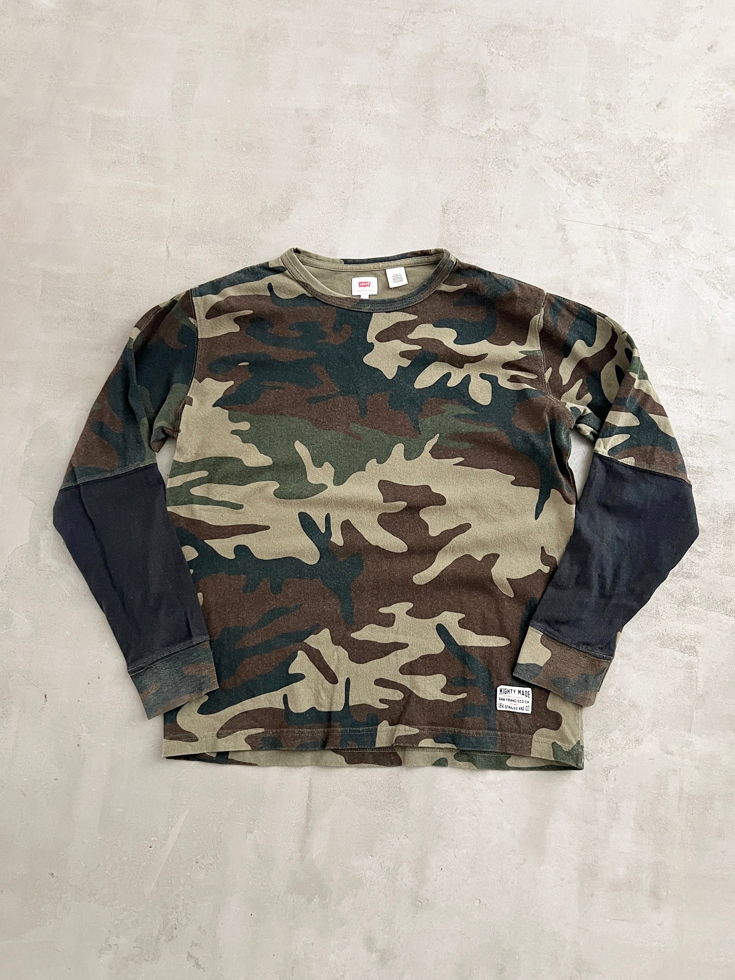 CAMO LEVI'S LONGSLEEVE - 2000S - M