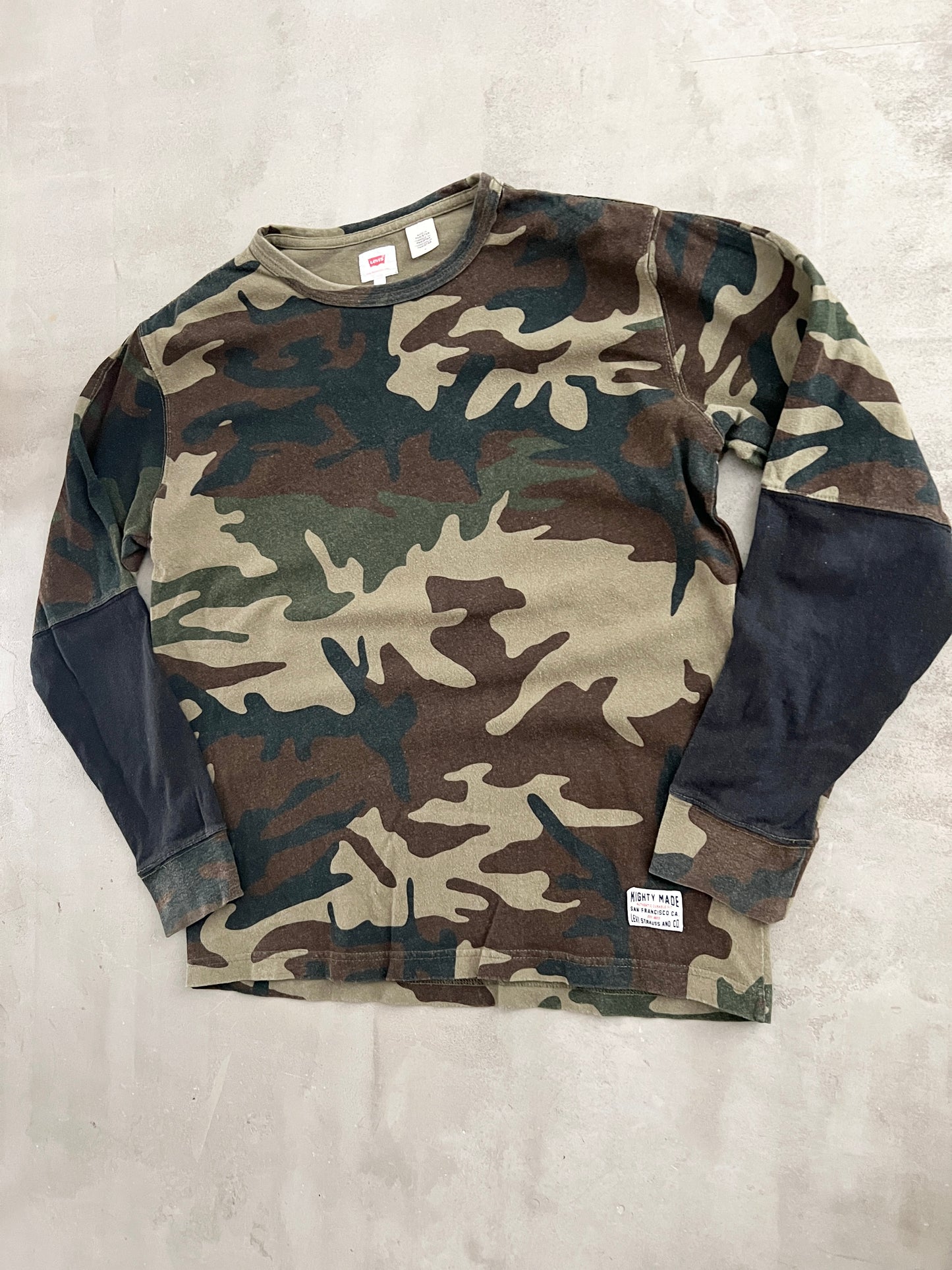 CAMO LEVI'S LONGSLEEVE - 2000S - M