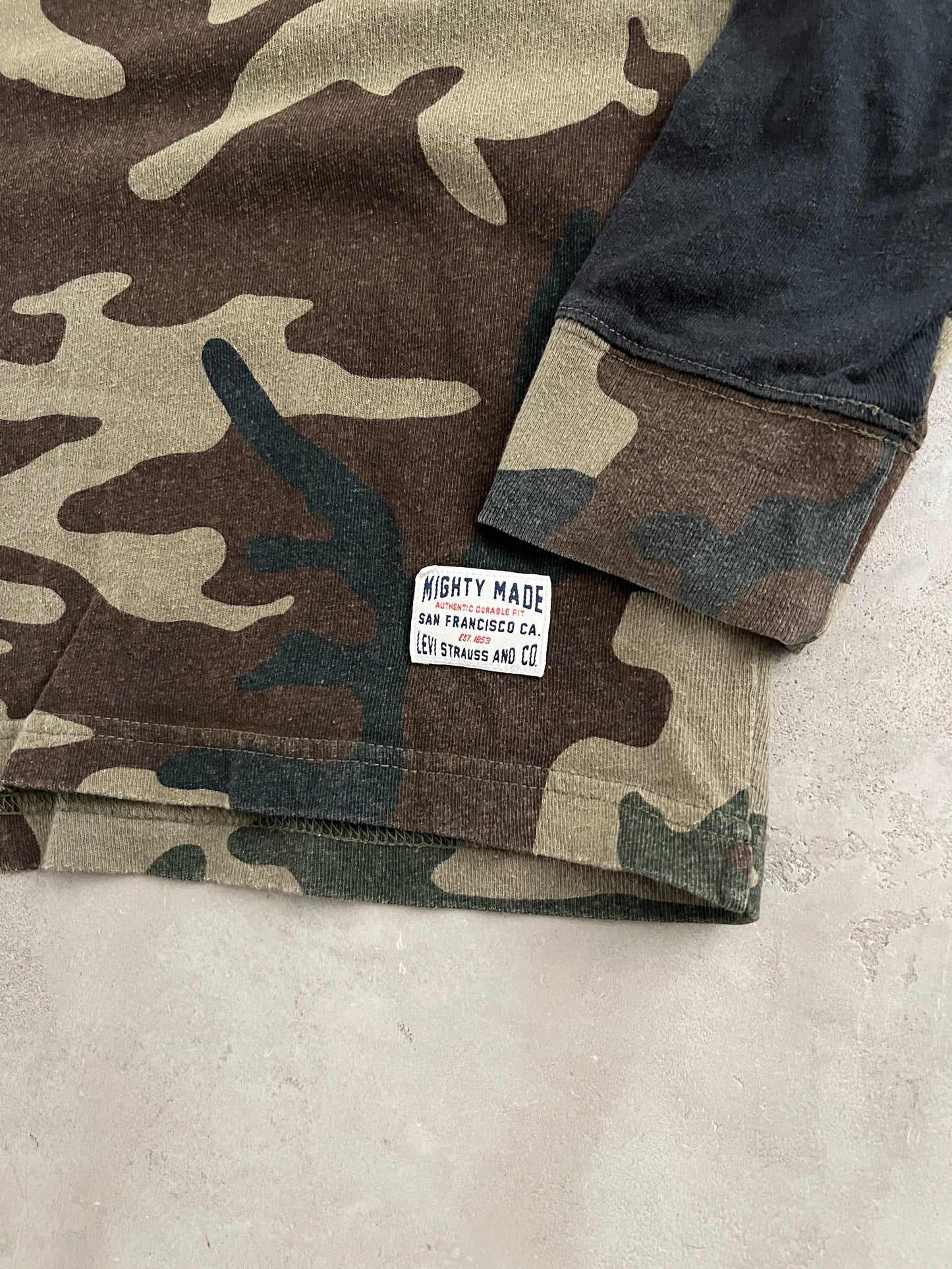 CAMO LEVI'S LONGSLEEVE - 2000S - M