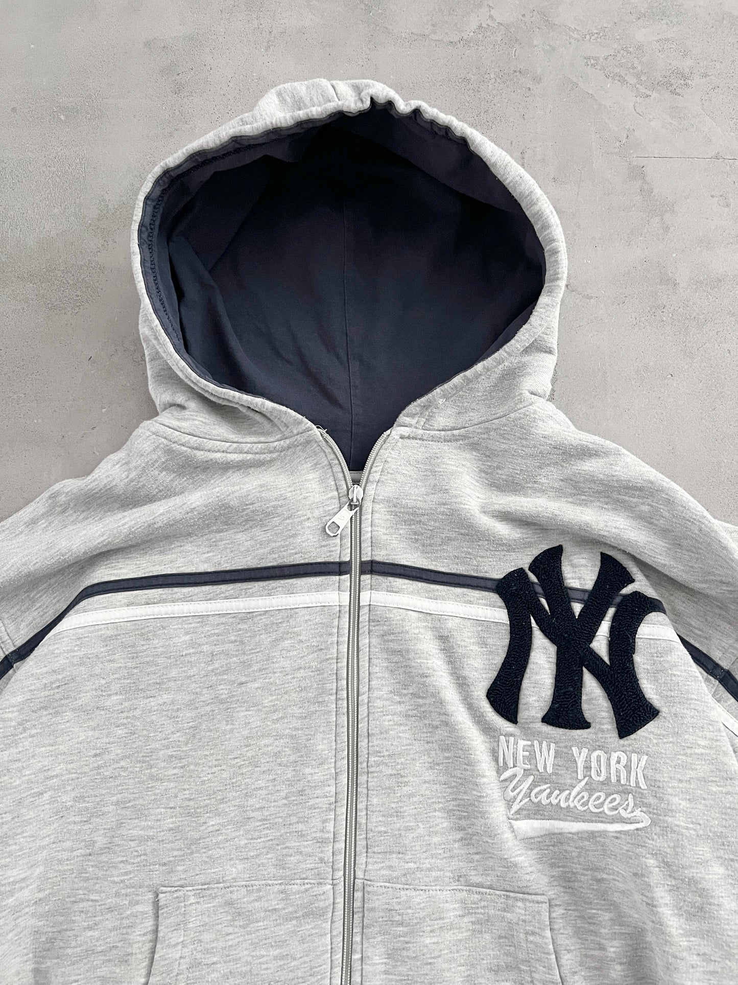 GREY YANKEES ZIP UP HOODIE - 1990S - L/M