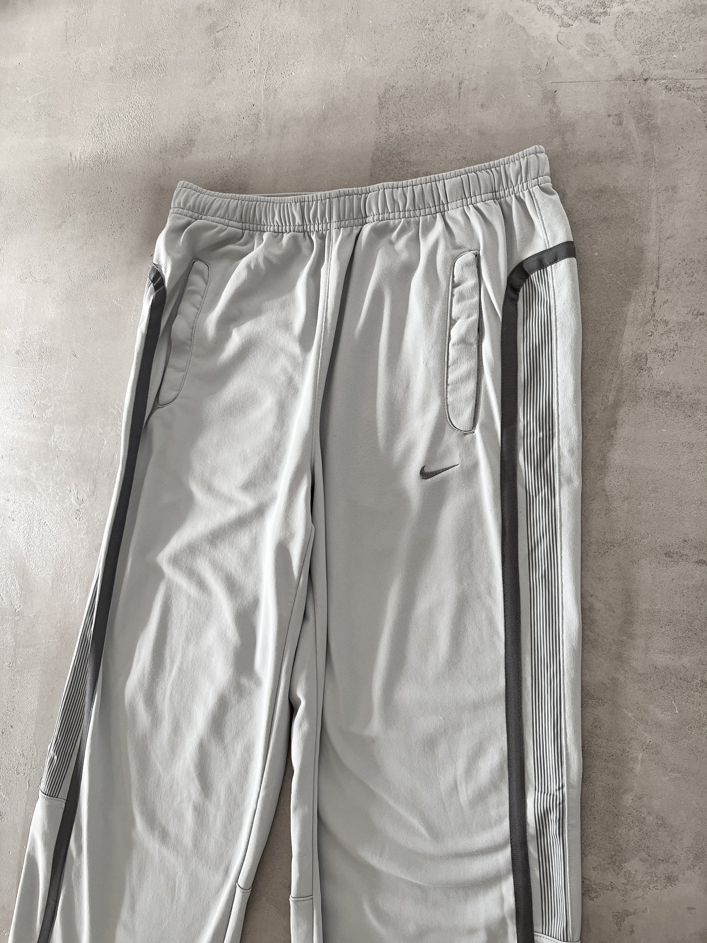 GREY NIKE TRACK PANTS - 2000S - XL