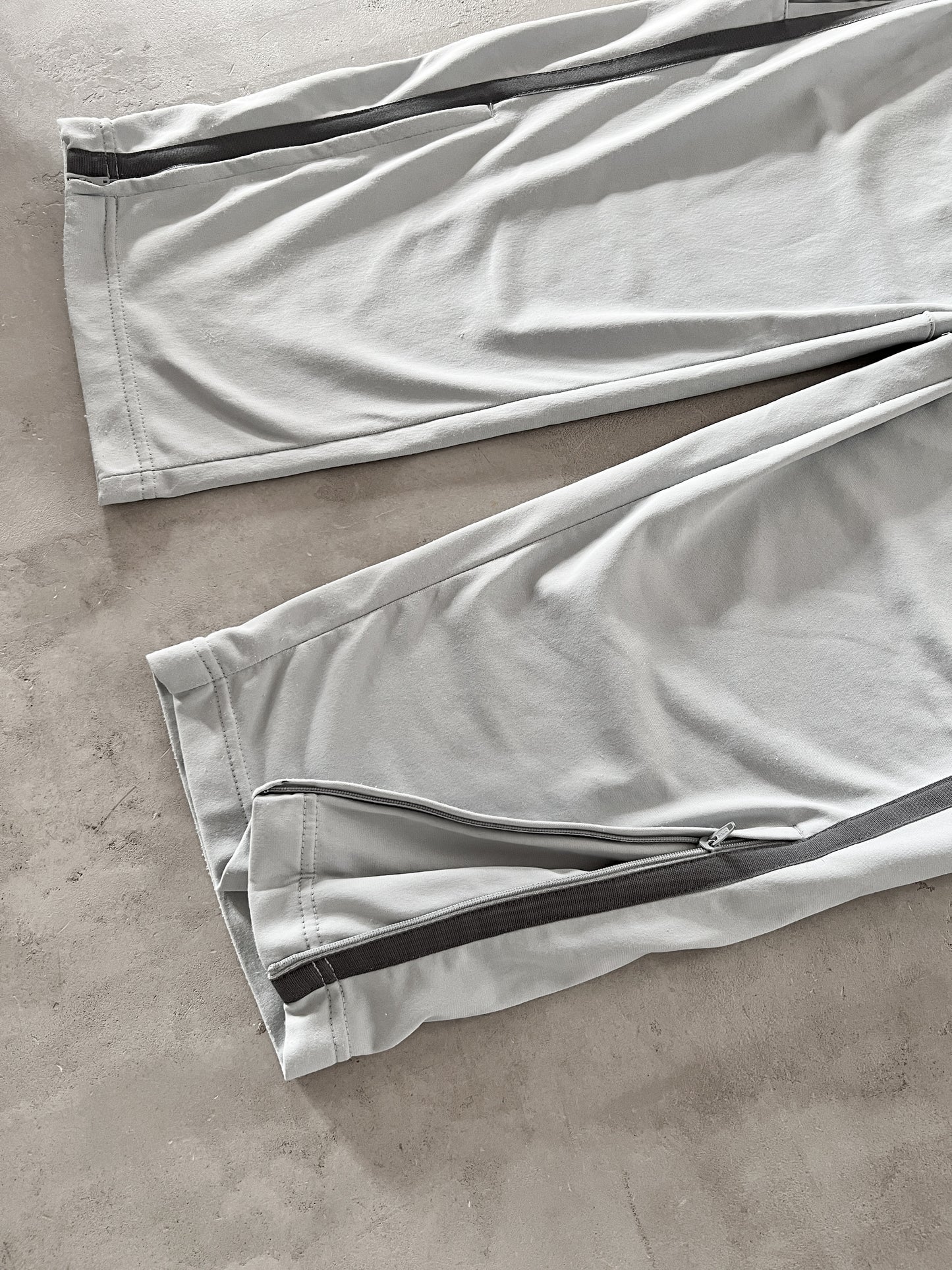 GREY NIKE TRACK PANTS - 2000S - XL