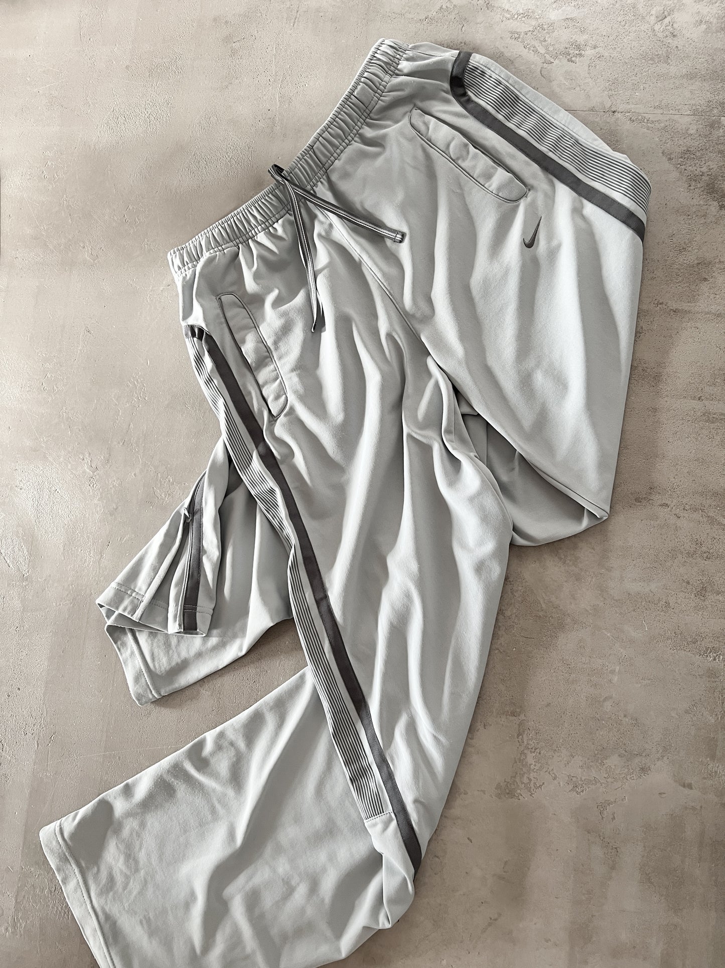 GREY NIKE TRACK PANTS - 2000S - XL