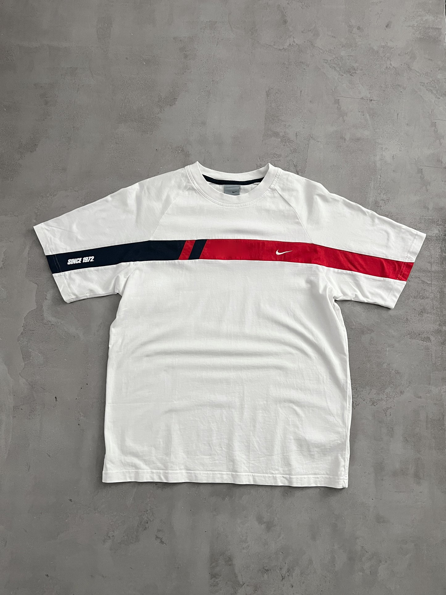 WHITE NIKE TEE - 2000S - L