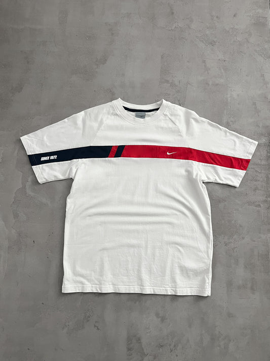 WHITE NIKE TEE - 2000S - L