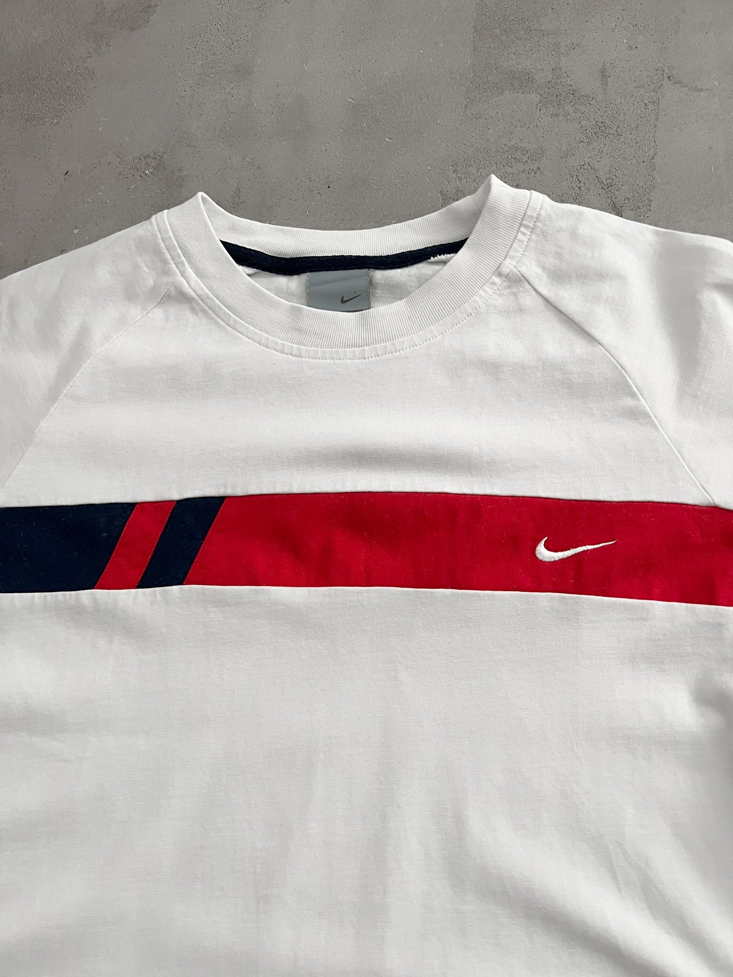 WHITE NIKE TEE - 2000S - L