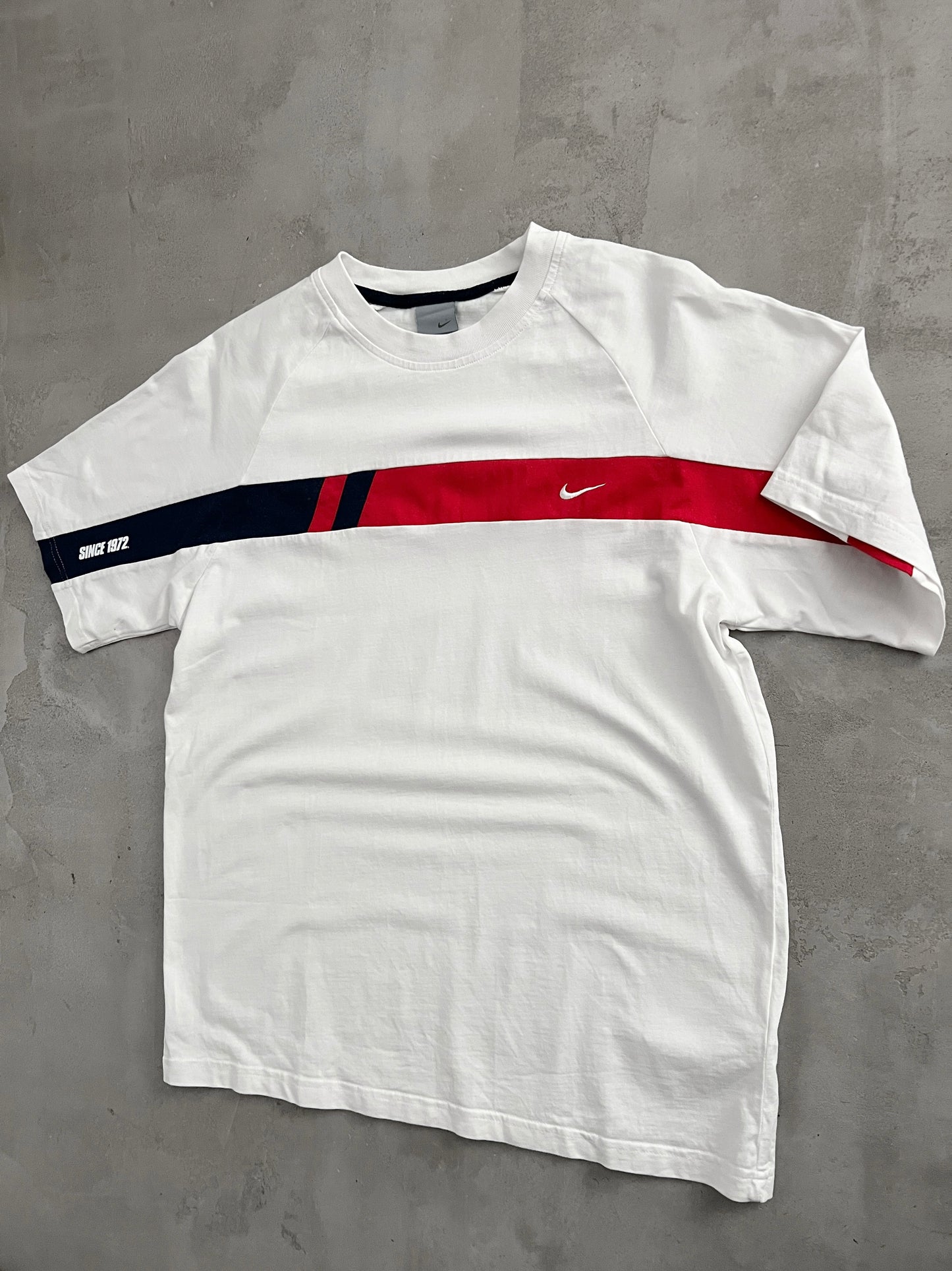 WHITE NIKE TEE - 2000S - L