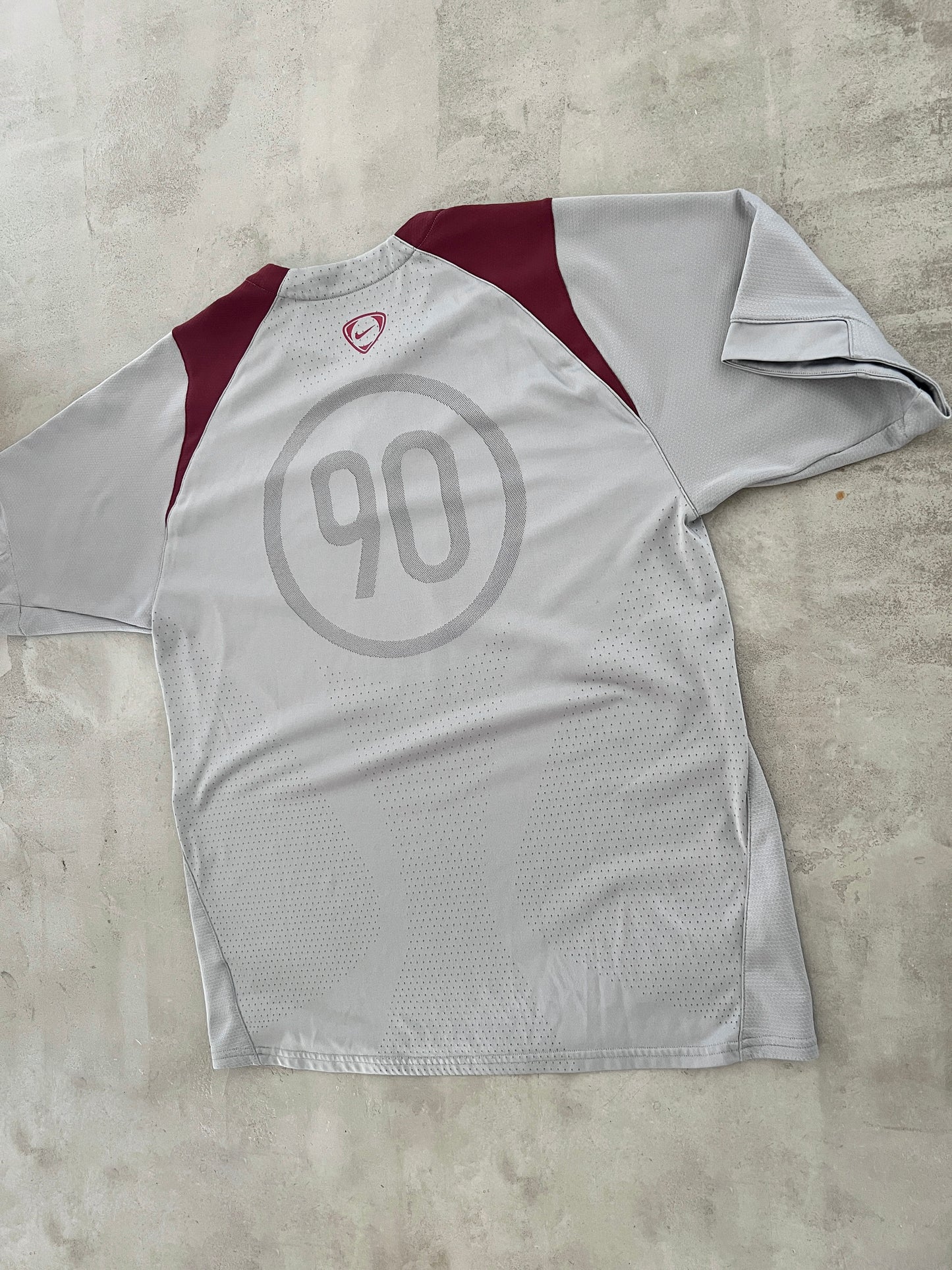 GREY MANCHESTER UNITED NIKE JERSEY - 2000S - L/M