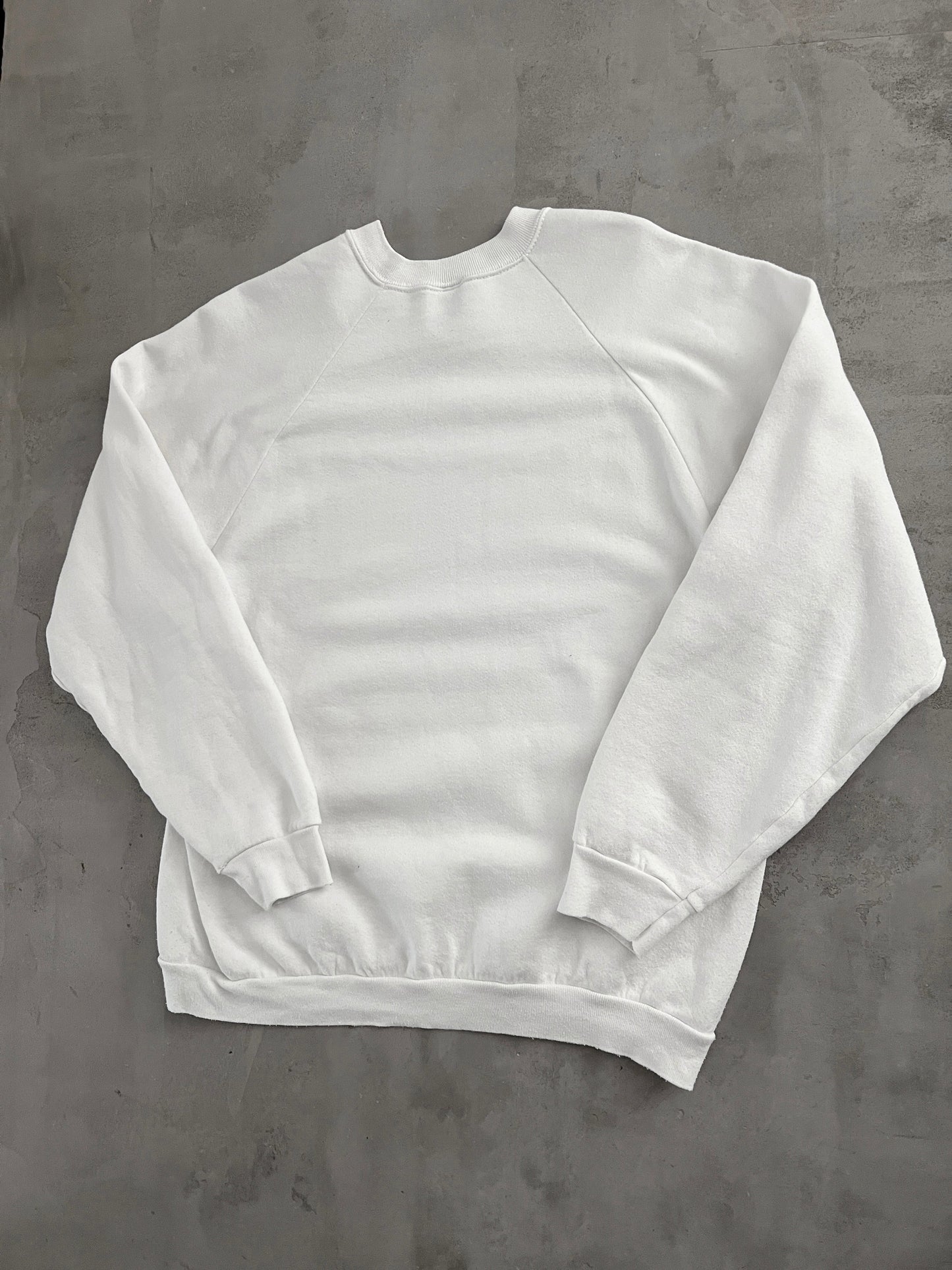 WHITE LUCKY STRIKE SUZUKI SWEATER - 1990S - L/XL