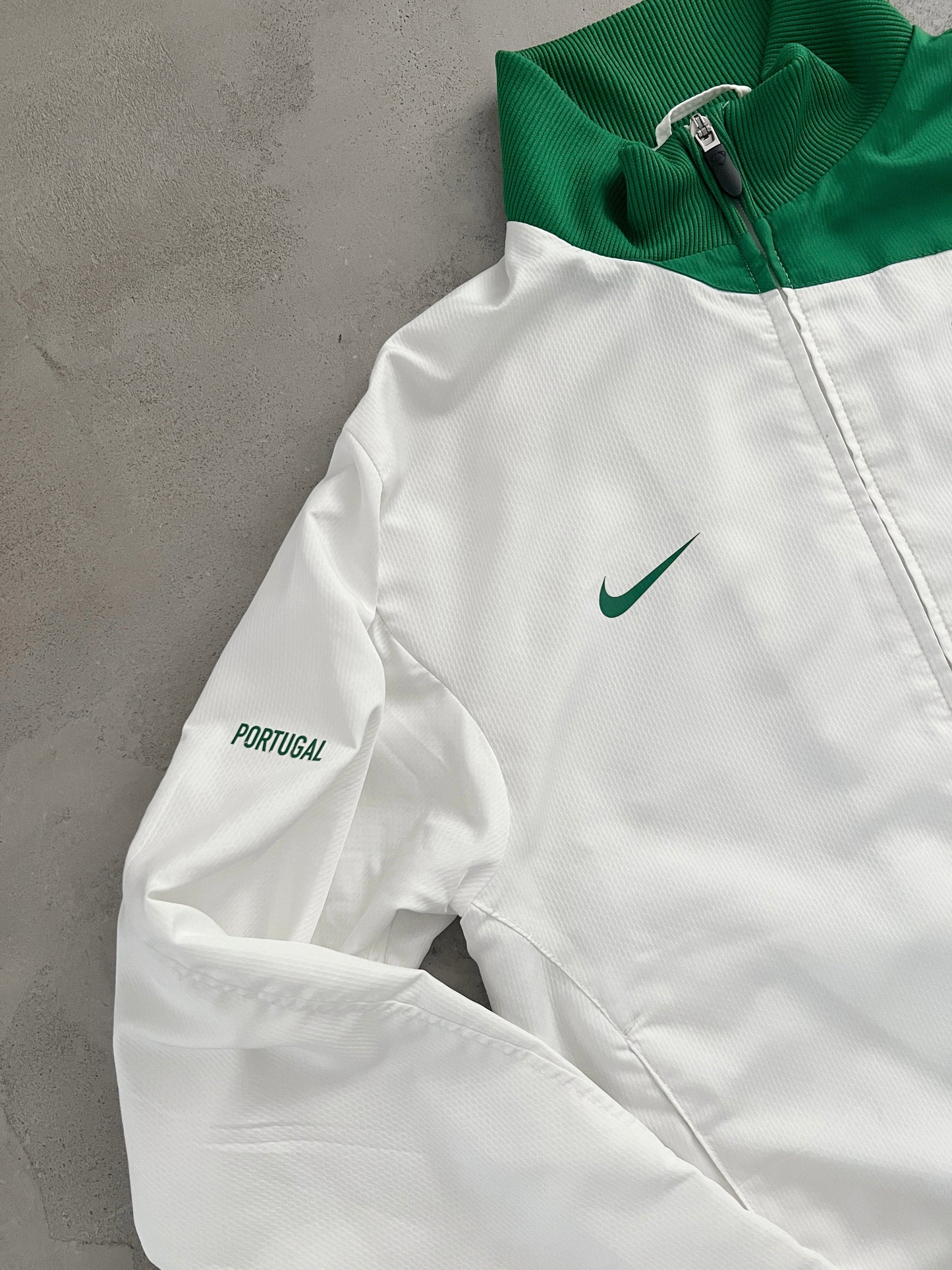 WHITE/GREEN PORTUGAL NIKE JACKET - 2000S - S