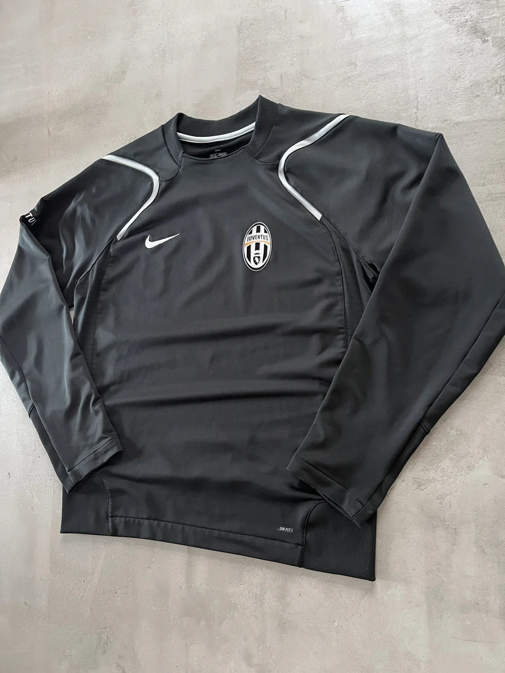 BLACK JUVENTUS NIKE SWEATER - 2000S - M/L