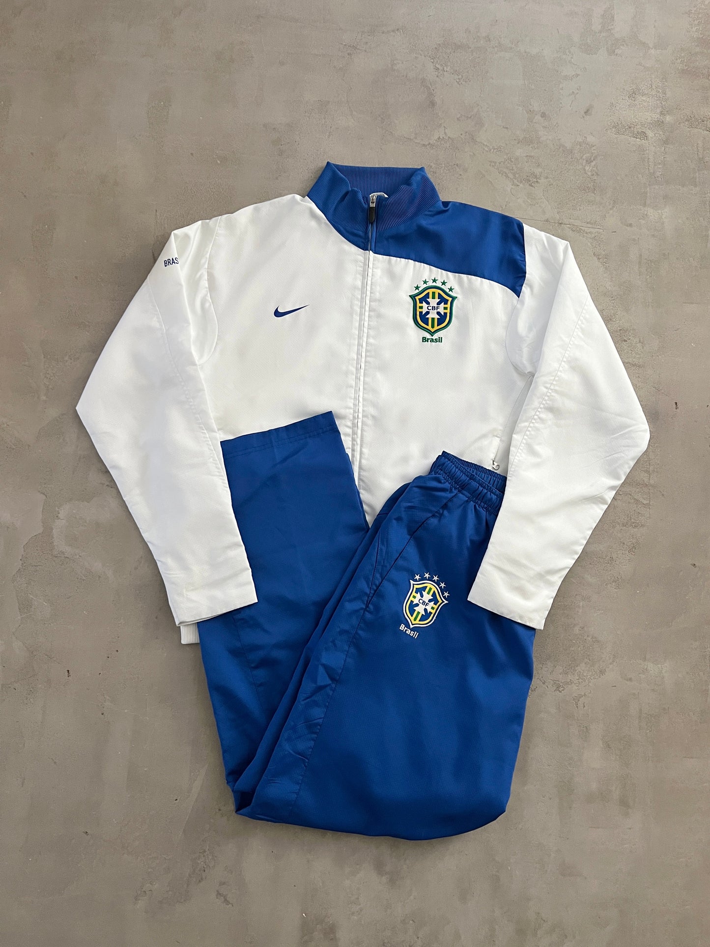 WHITE/BLUE BRAZIL NIKE TRACKSUIT - 2000S - M