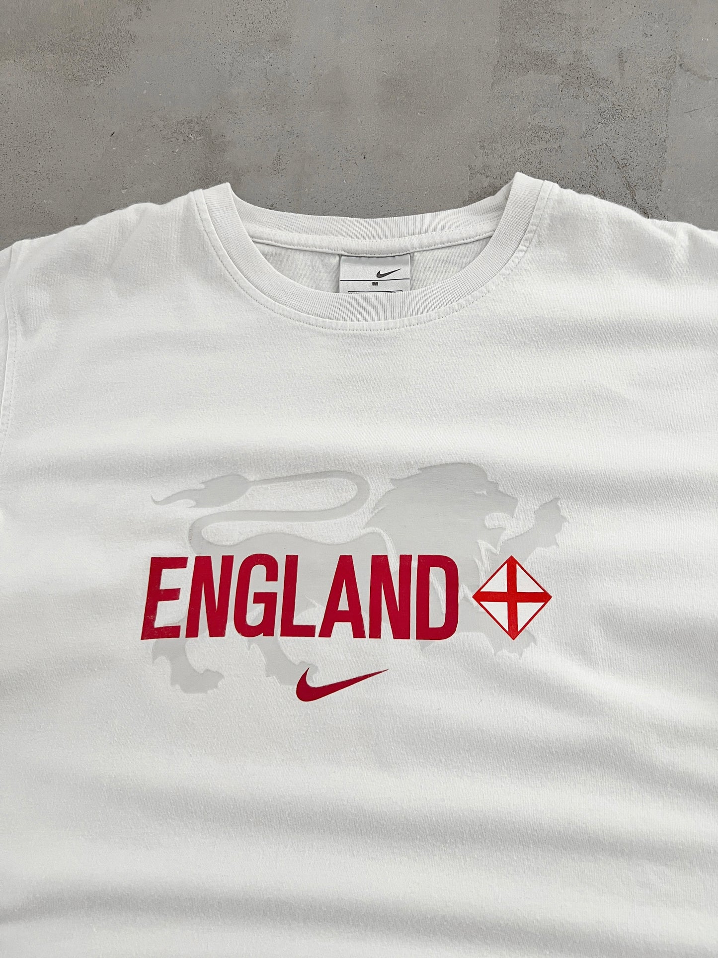 WHITE ENGLAND NIKE TEE - 1990S - L