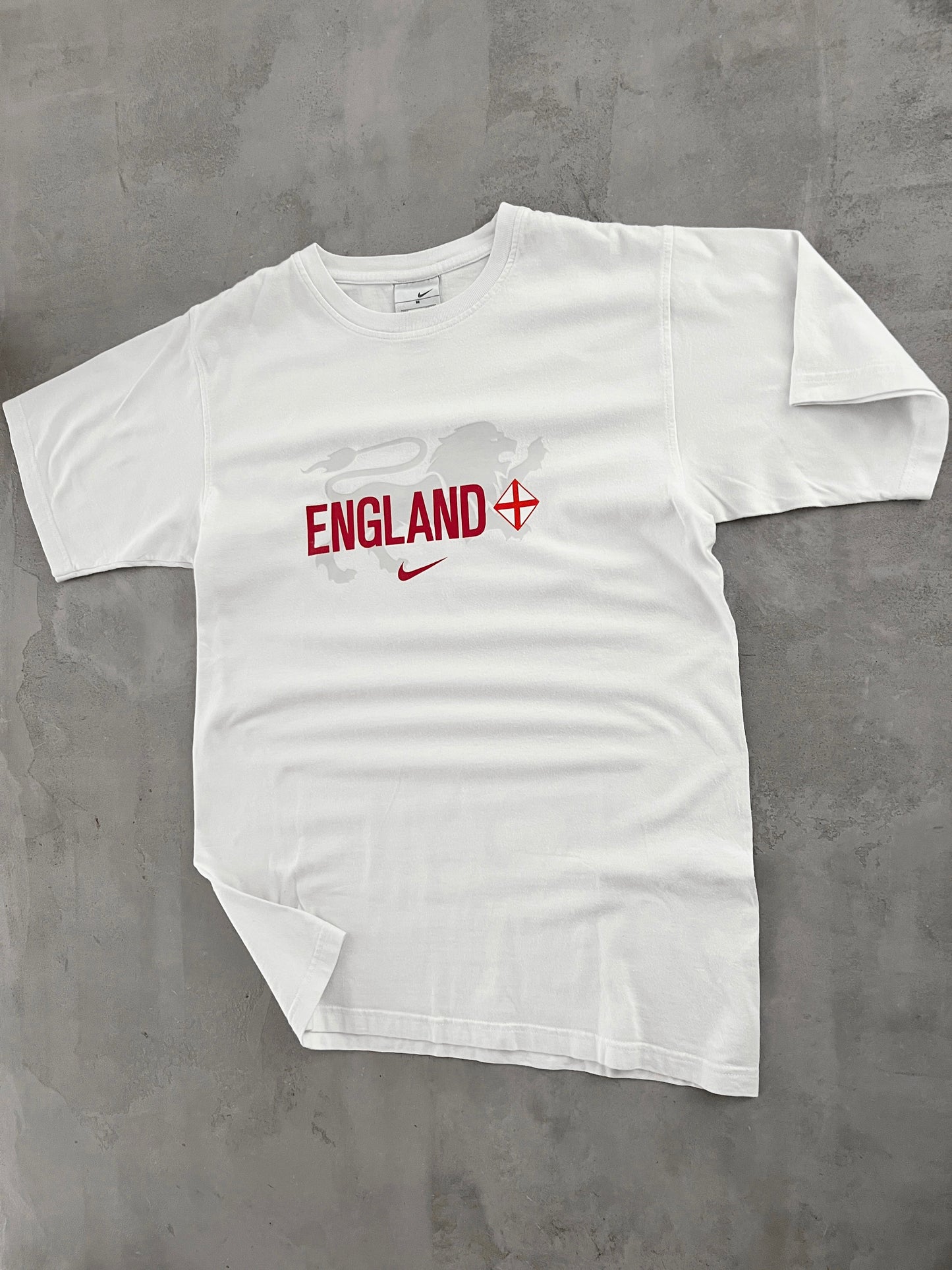 WHITE ENGLAND NIKE TEE - 1990S - L