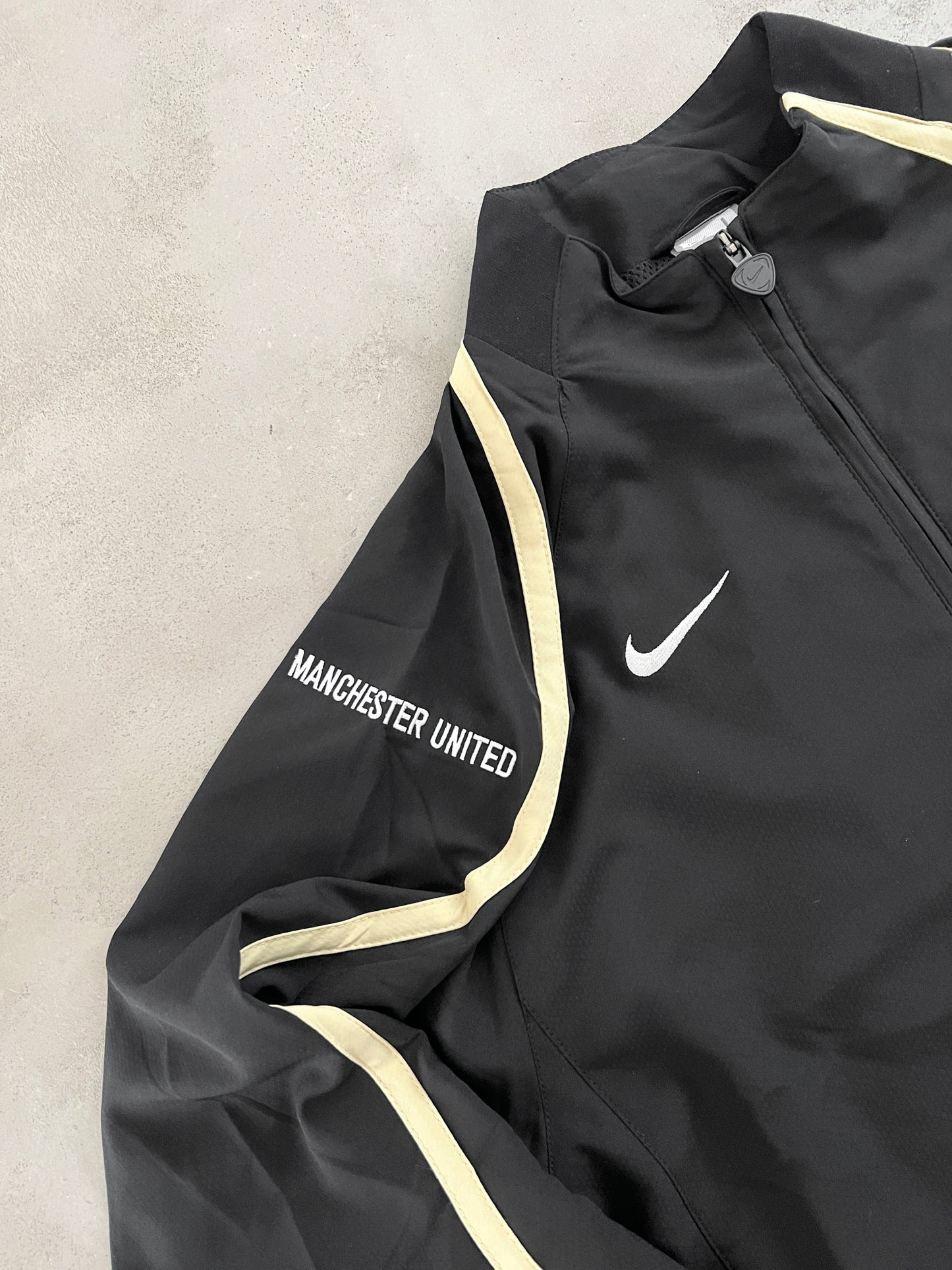 BLACK MANCHESTER UNITED NIKE JACKET - 2000S - L