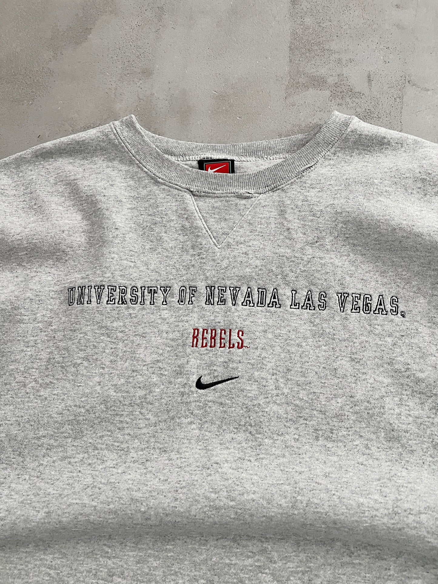 GREY NIKE LAS VEGAS SWEATER - 1990S - XL