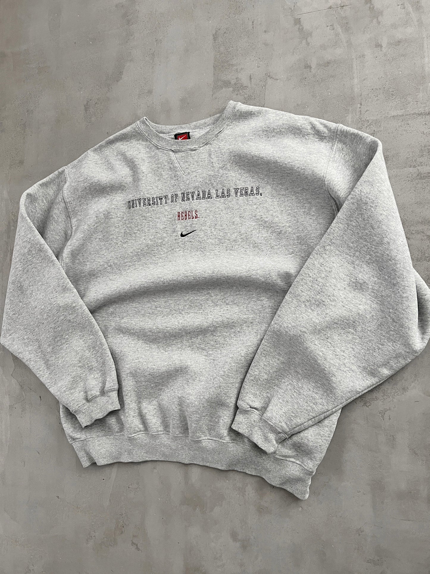 GREY NIKE LAS VEGAS SWEATER - 1990S - XL