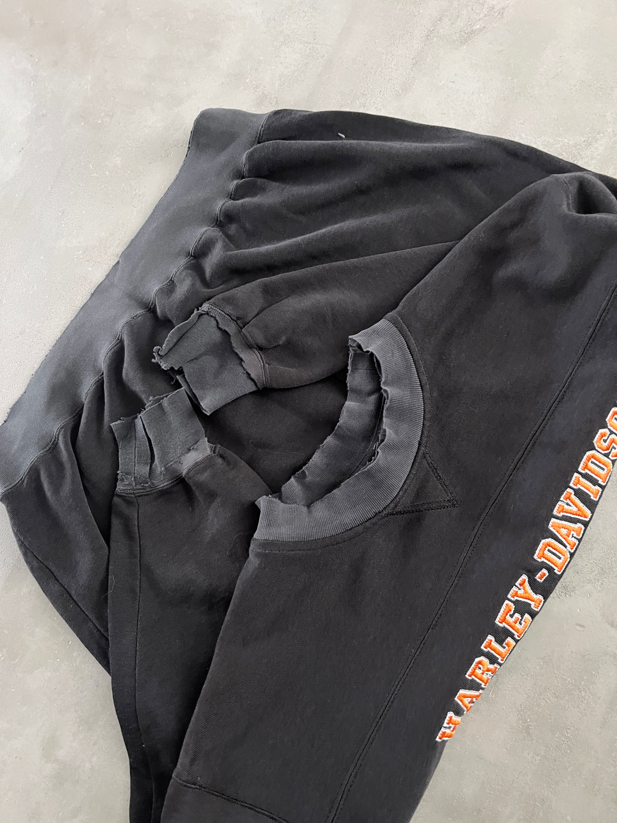 FADED BLACK HARLEY DAVIDSON SWEATER - 1990S - M