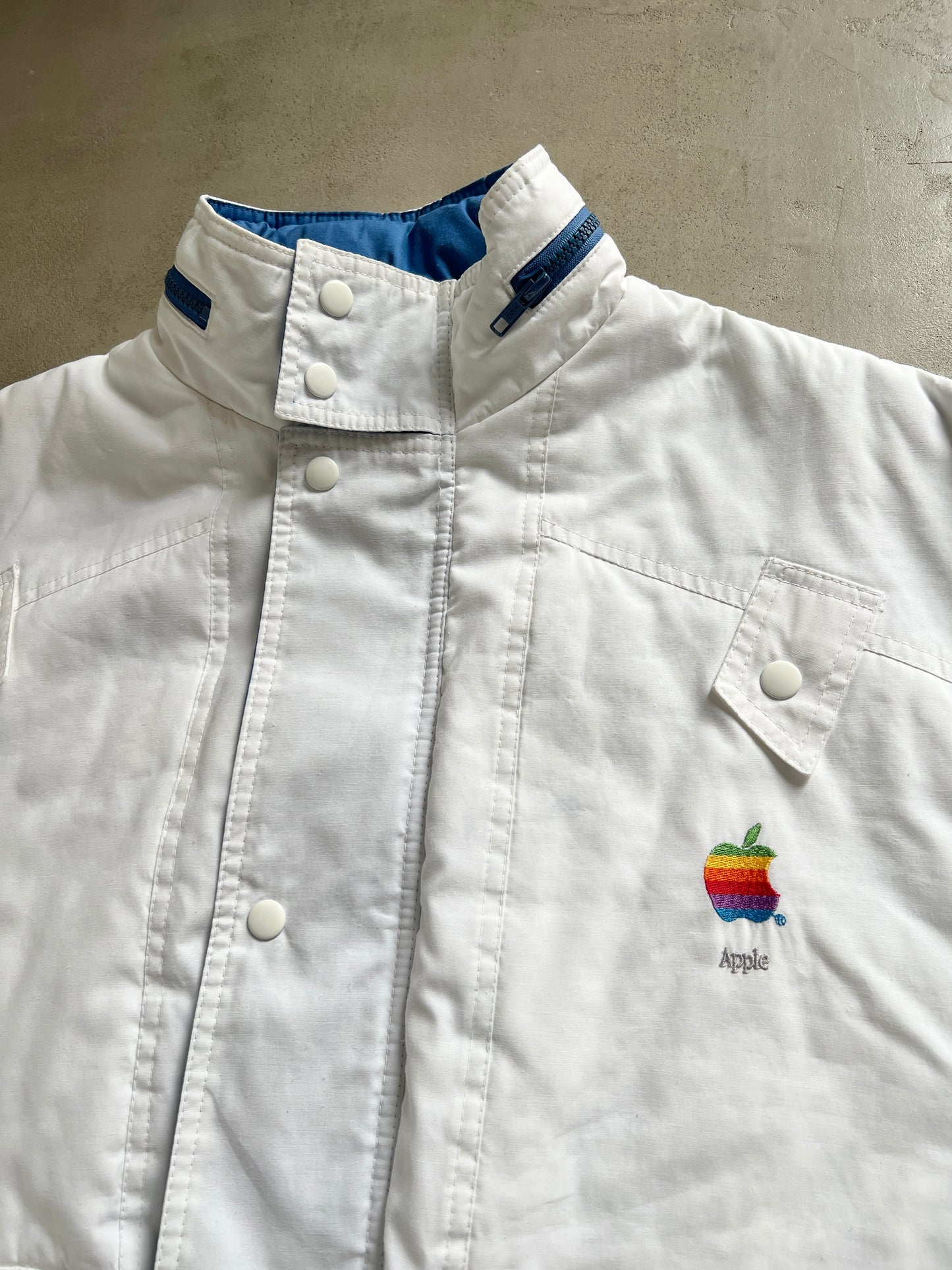 WHITE APPLE JACKET - 1990S - L/M