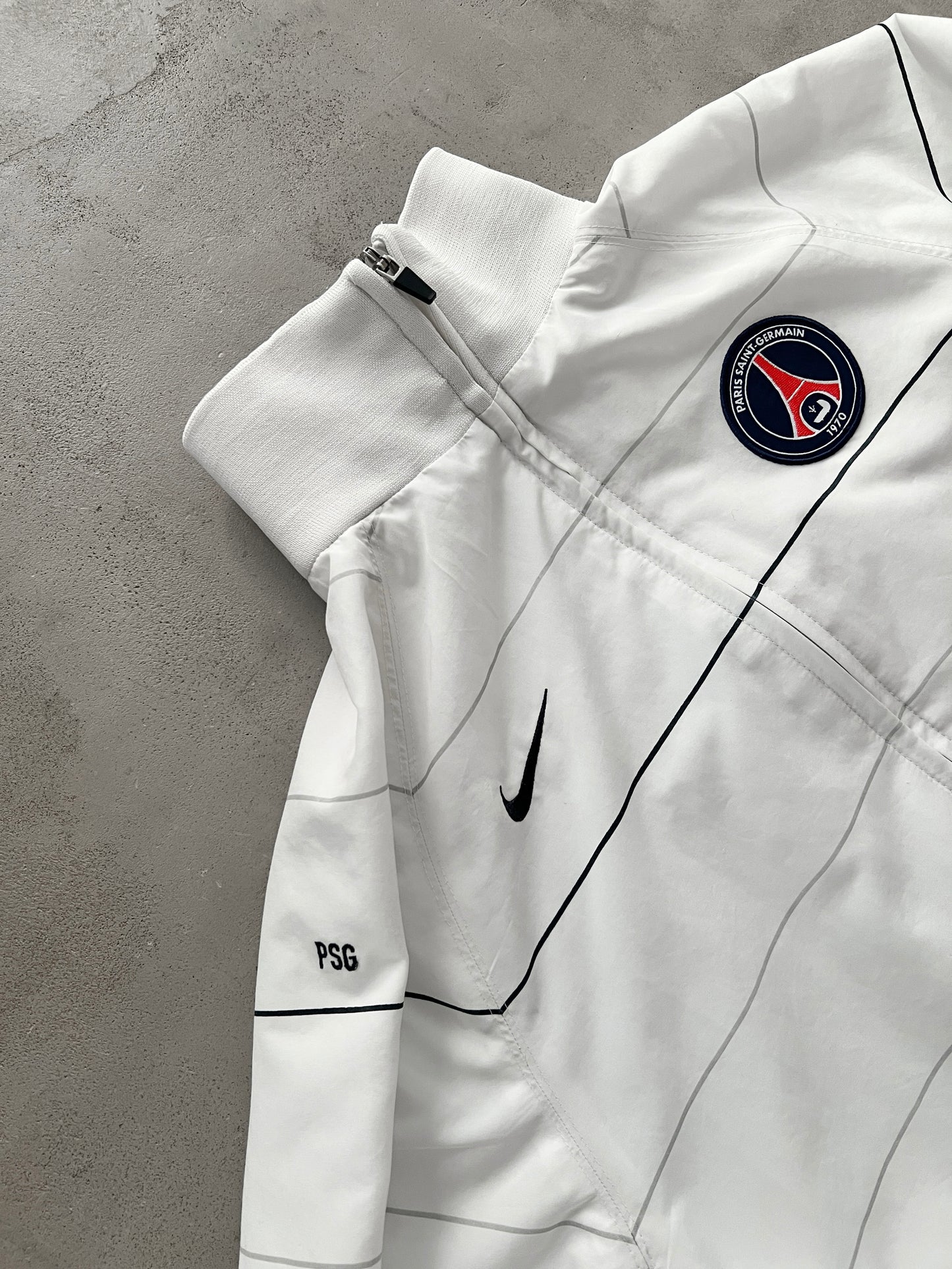 WHITE/NAVY PSG NIKE TRACKSUIT - 2000S - M