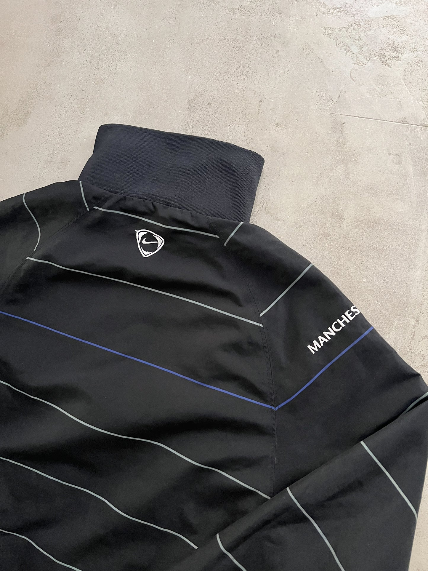 BLACK MANCHESTER UNITED NIKE JACKET - 2000S - S