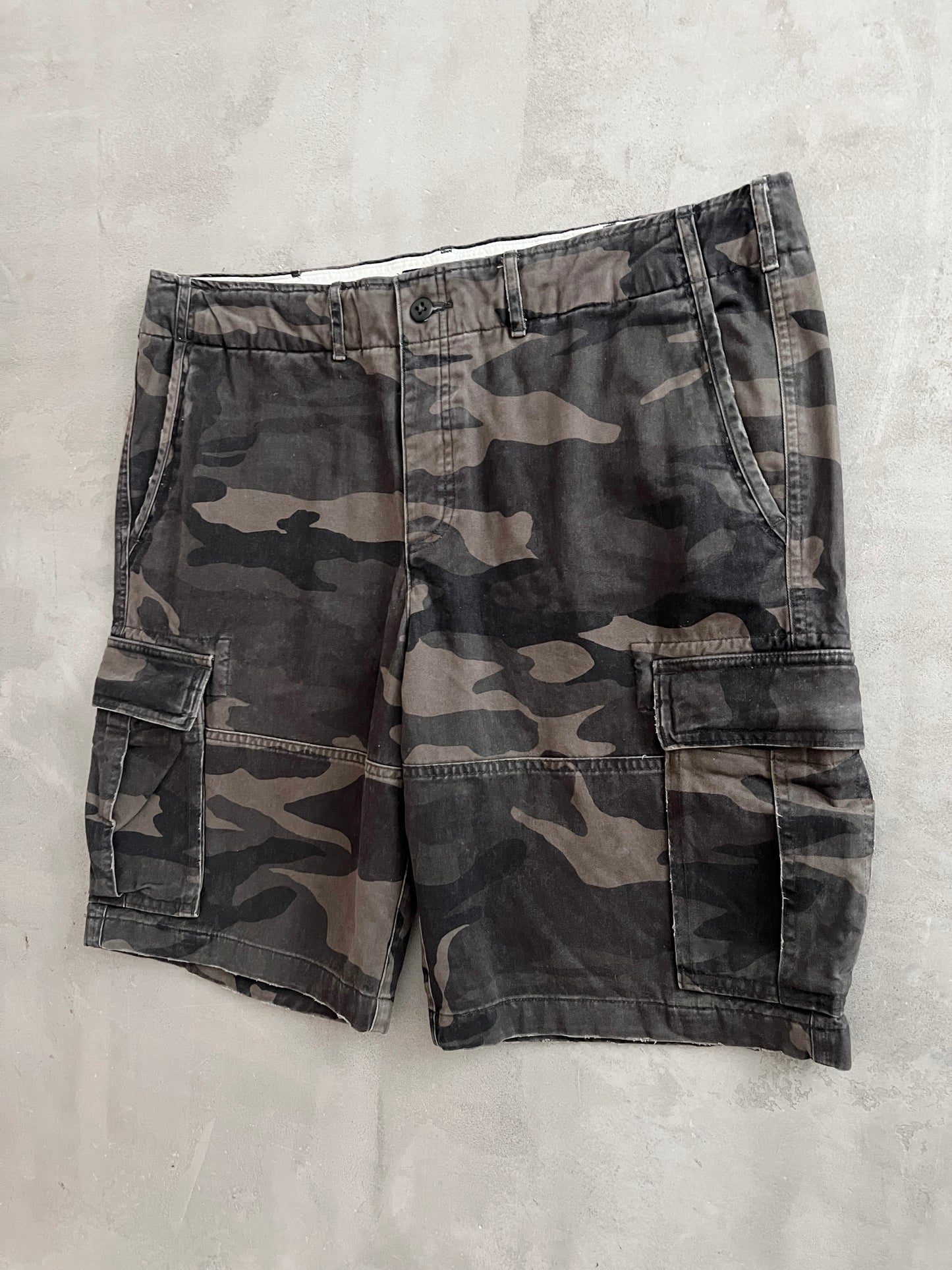 CAMO ABERCROMBIE & FITCH CARGO SHORTS - 2000S - L/XL