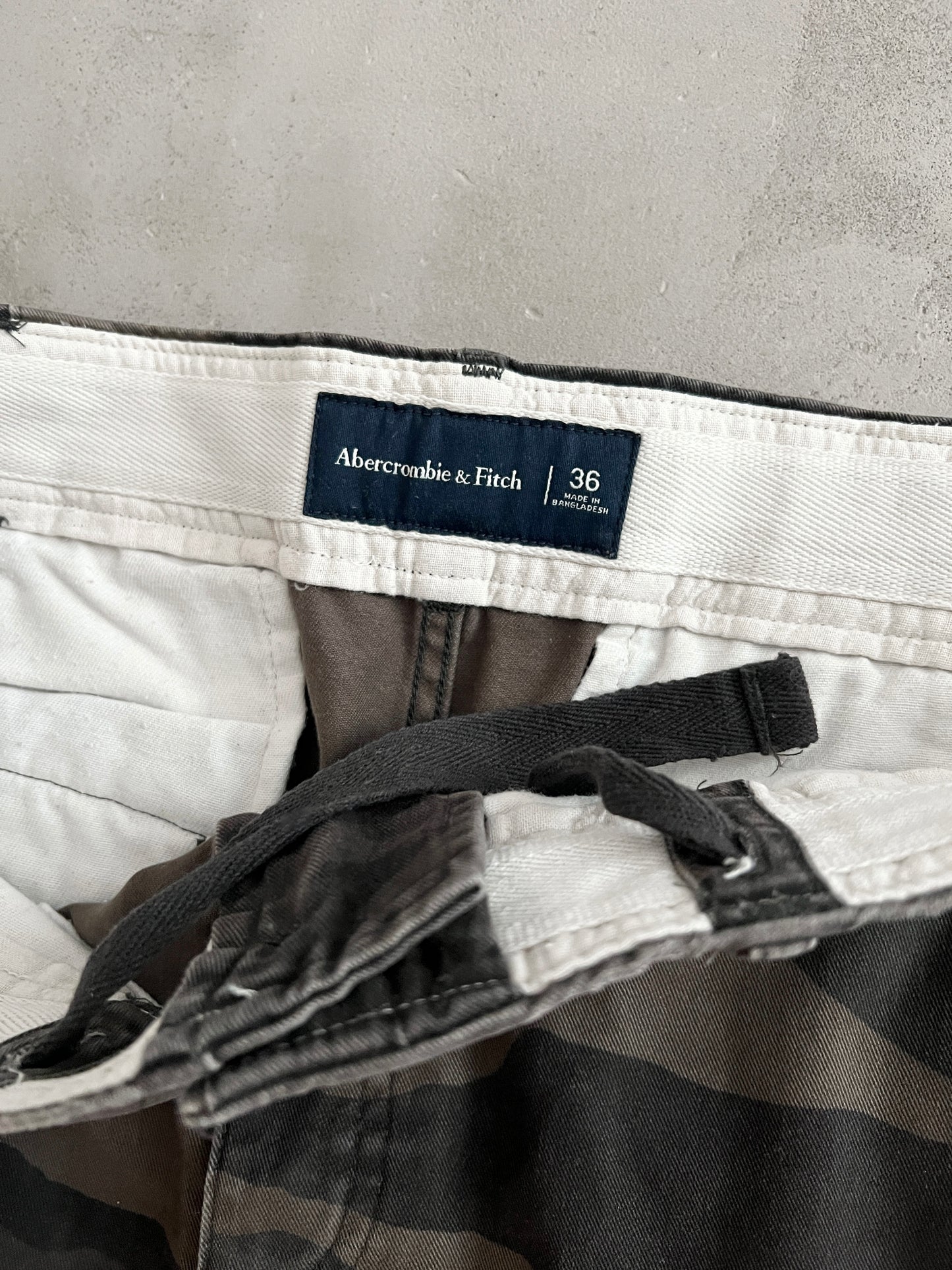 CAMO ABERCROMBIE & FITCH CARGO SHORTS - 2000S - L/XL