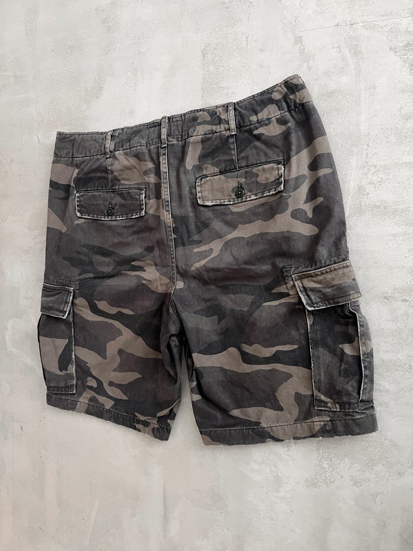 CAMO ABERCROMBIE & FITCH CARGO SHORTS - 2000S - L/XL