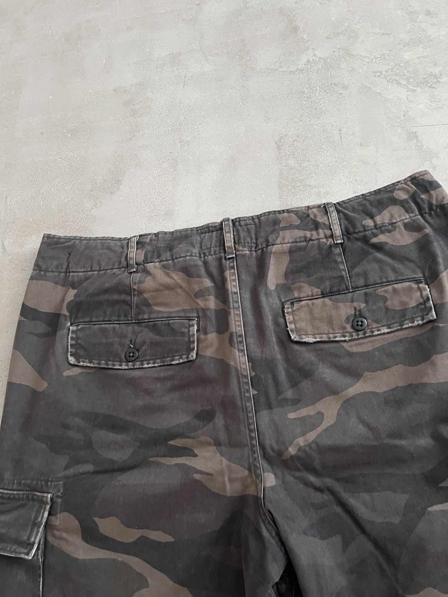 CAMO ABERCROMBIE & FITCH CARGO SHORTS - 2000S - L/XL