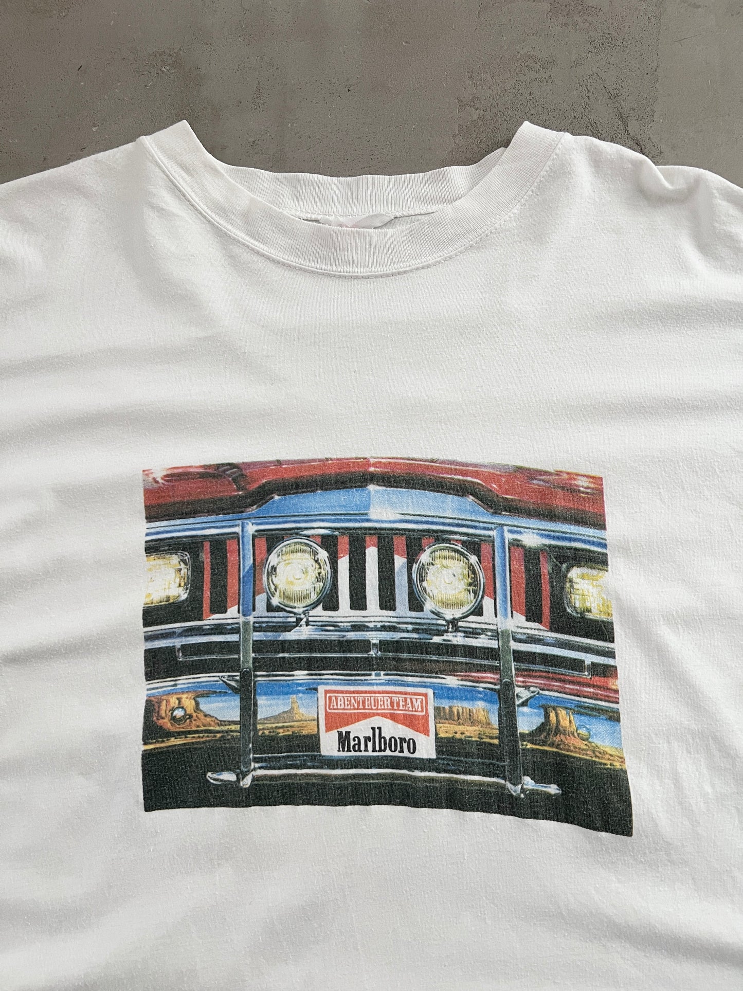WHITE MARLBORO CAR TEE - 1990S - XL
