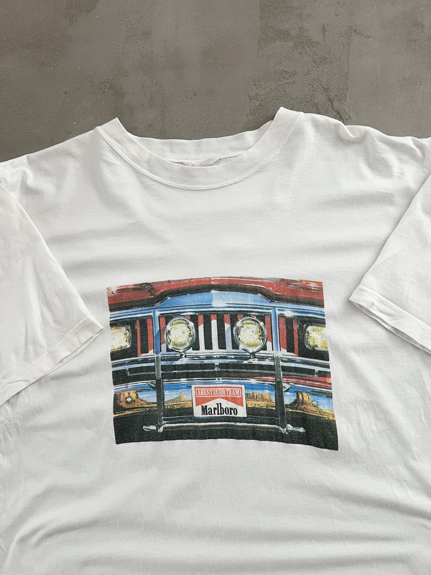 WHITE MARLBORO CAR TEE - 1990S - XL