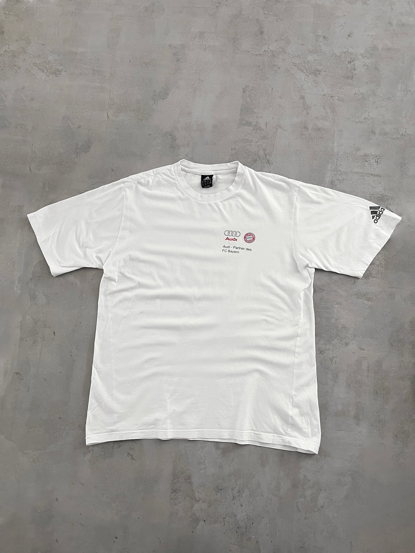 WHITE FC BAYERN AUDI TEE - 2000S - L