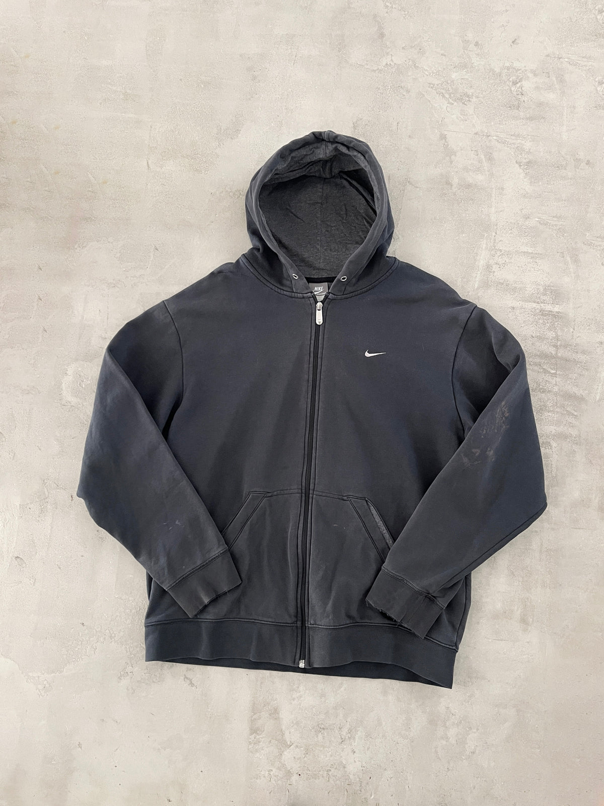 FADED BLACK NIKE ZIP HOODIE - 2000S - L