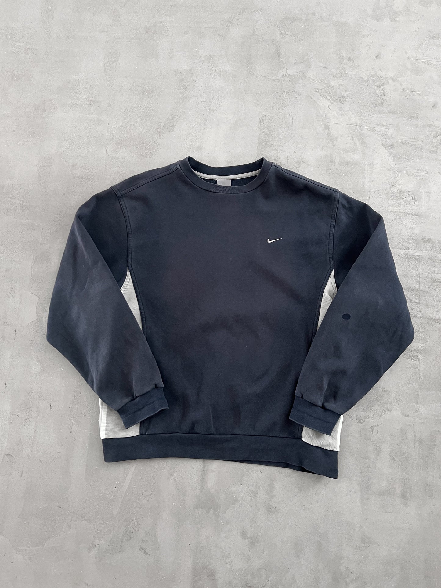 FADED NAVY NIKE SWEATER - 2000S - M