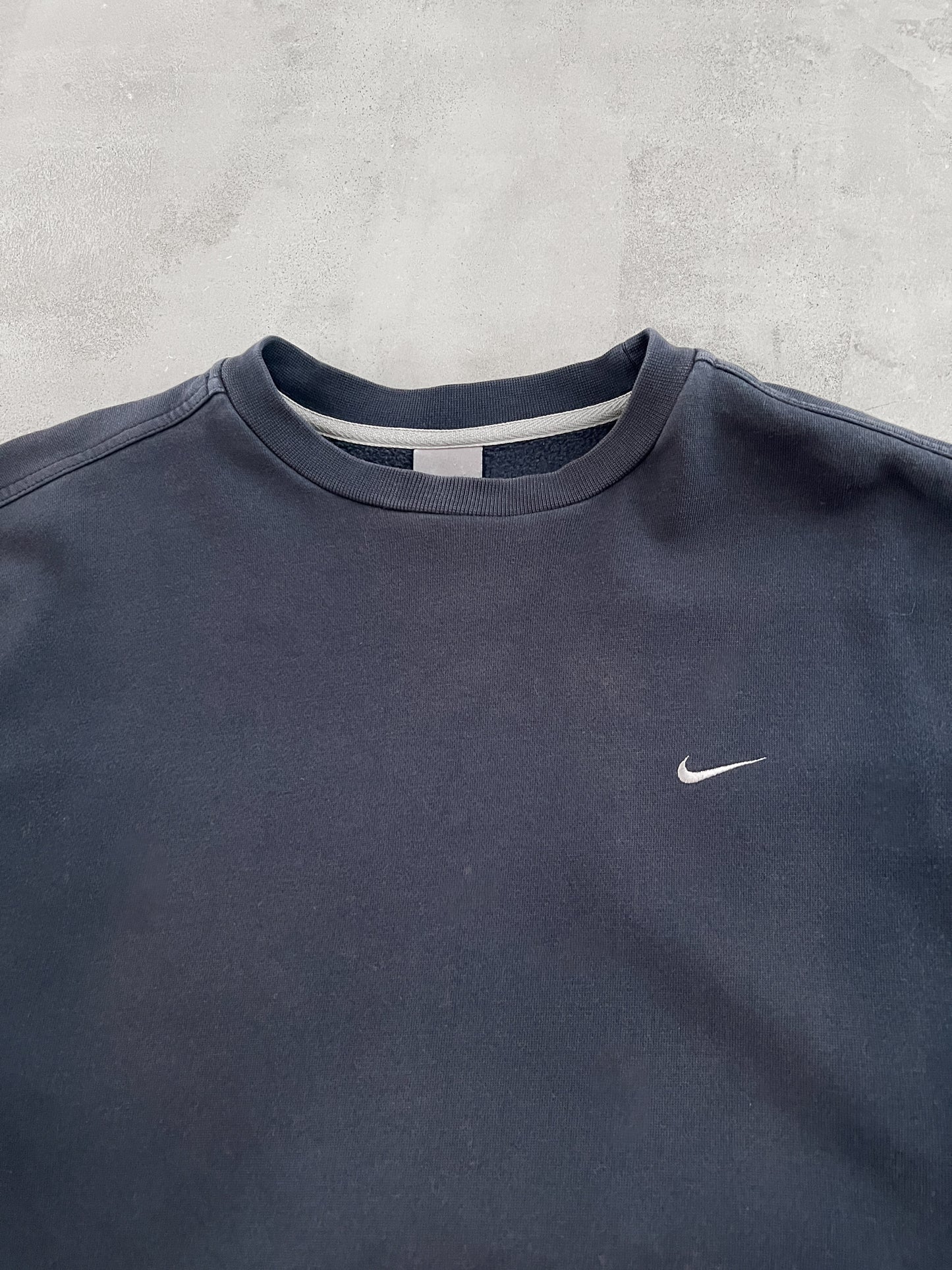 FADED NAVY NIKE SWEATER - 2000S - M