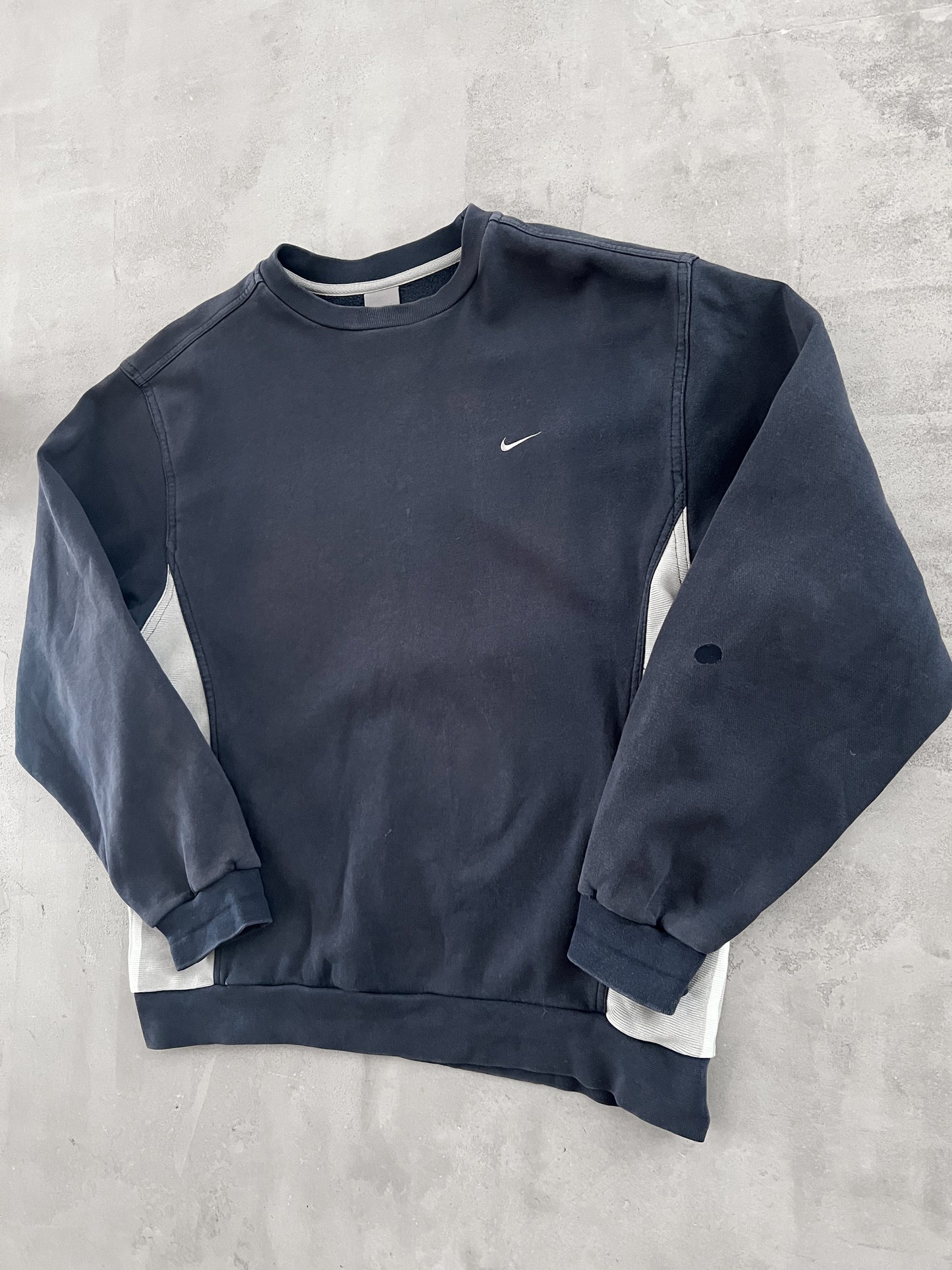 FADED NAVY NIKE SWEATER - 2000S - M