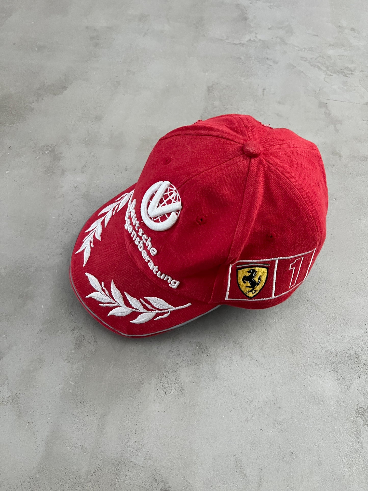 RED FERRARI SCHUMACHER CAP - 2001