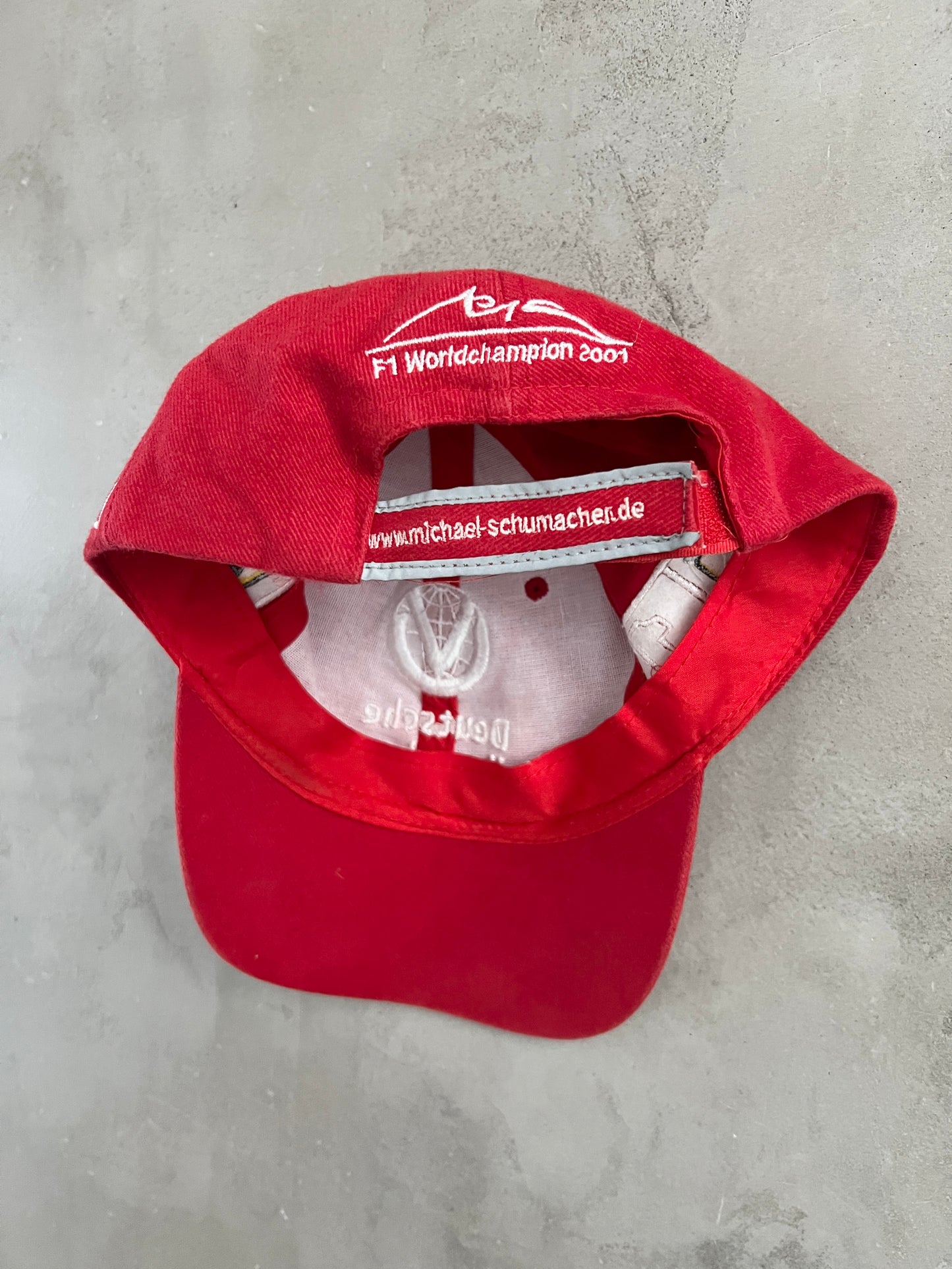 RED FERRARI SCHUMACHER CAP - 2001