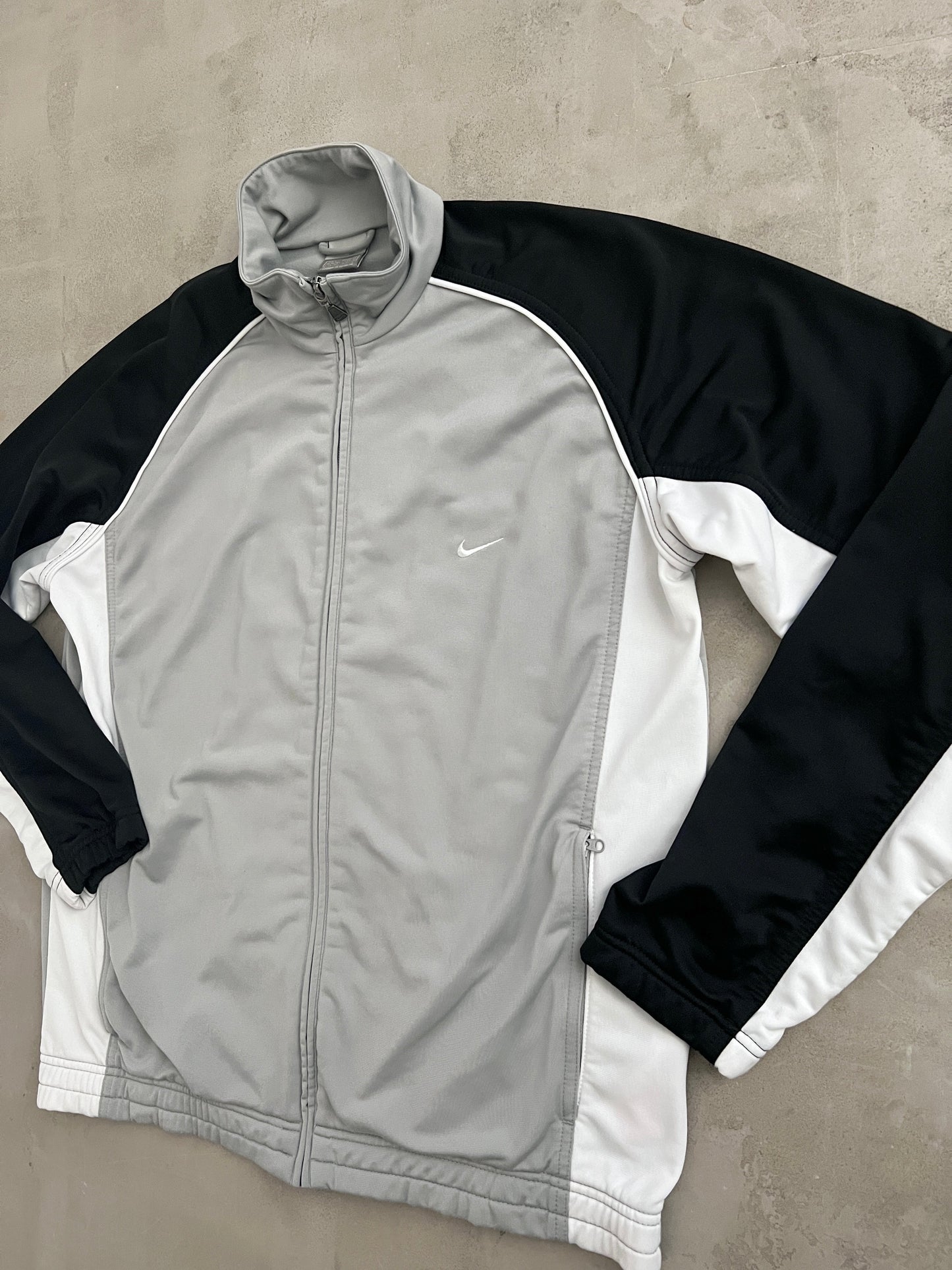 GREY/WHITE NIKE TRACK JACKET - 2000S - M