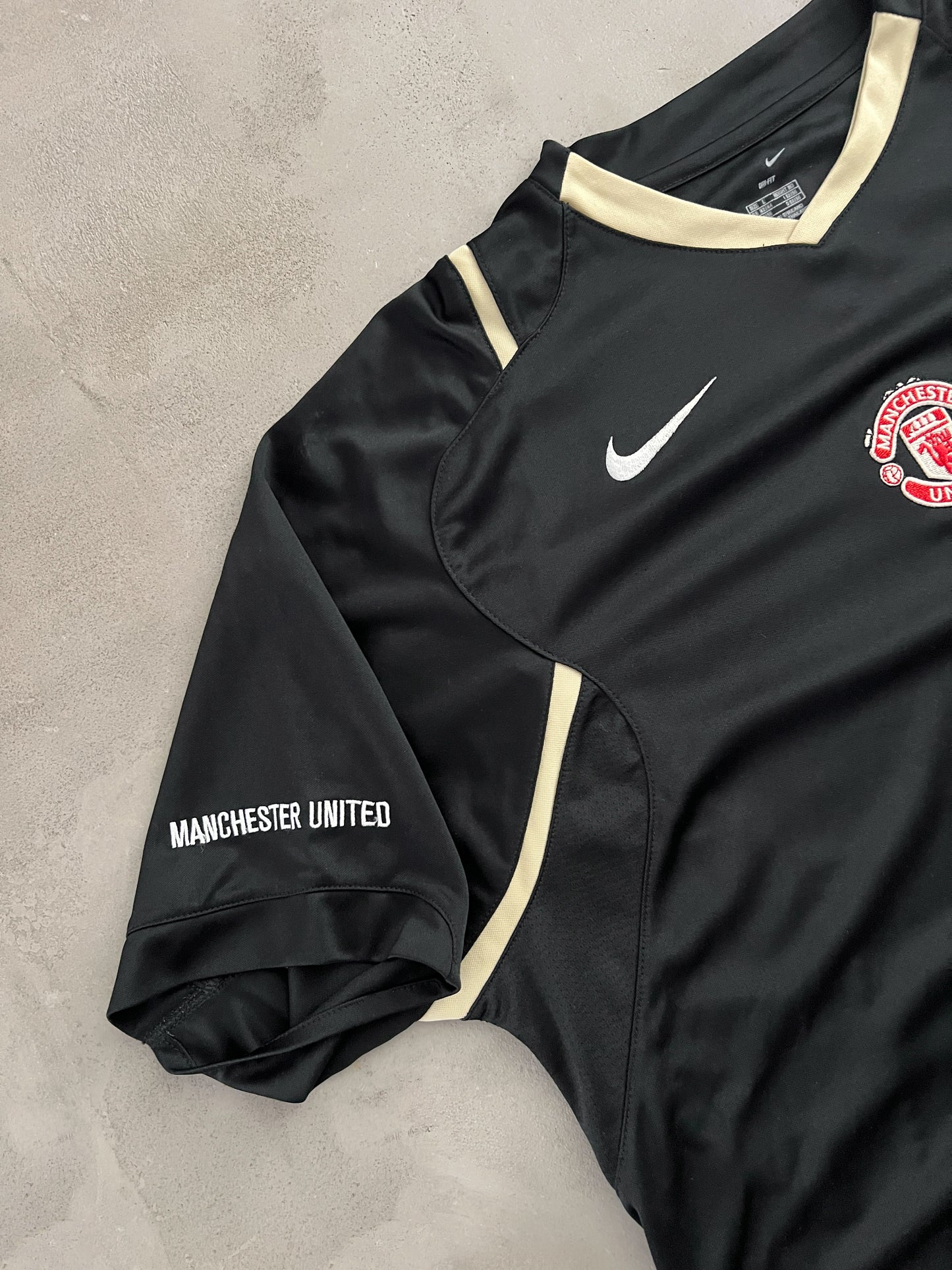 BLACK MANCHESTER UNITED NIKE JERSEY - 2000S - L