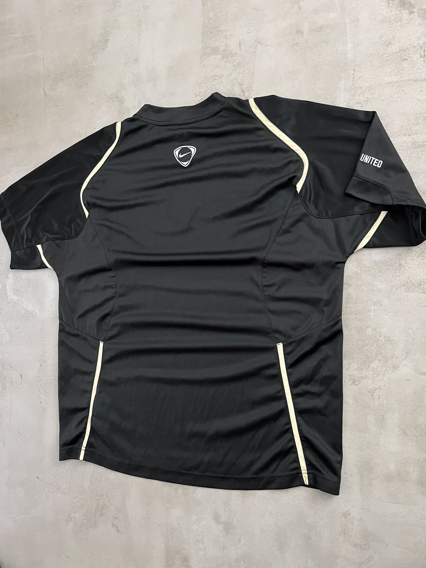 BLACK MANCHESTER UNITED NIKE JERSEY - 2000S - L
