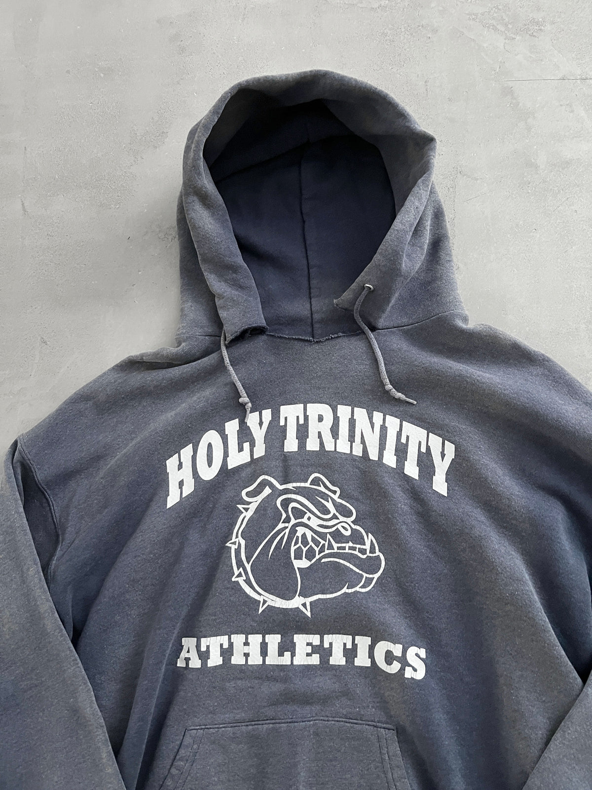 FADED NAVY TRINITY ATHLETICS HOODIE - 1990S - M/L