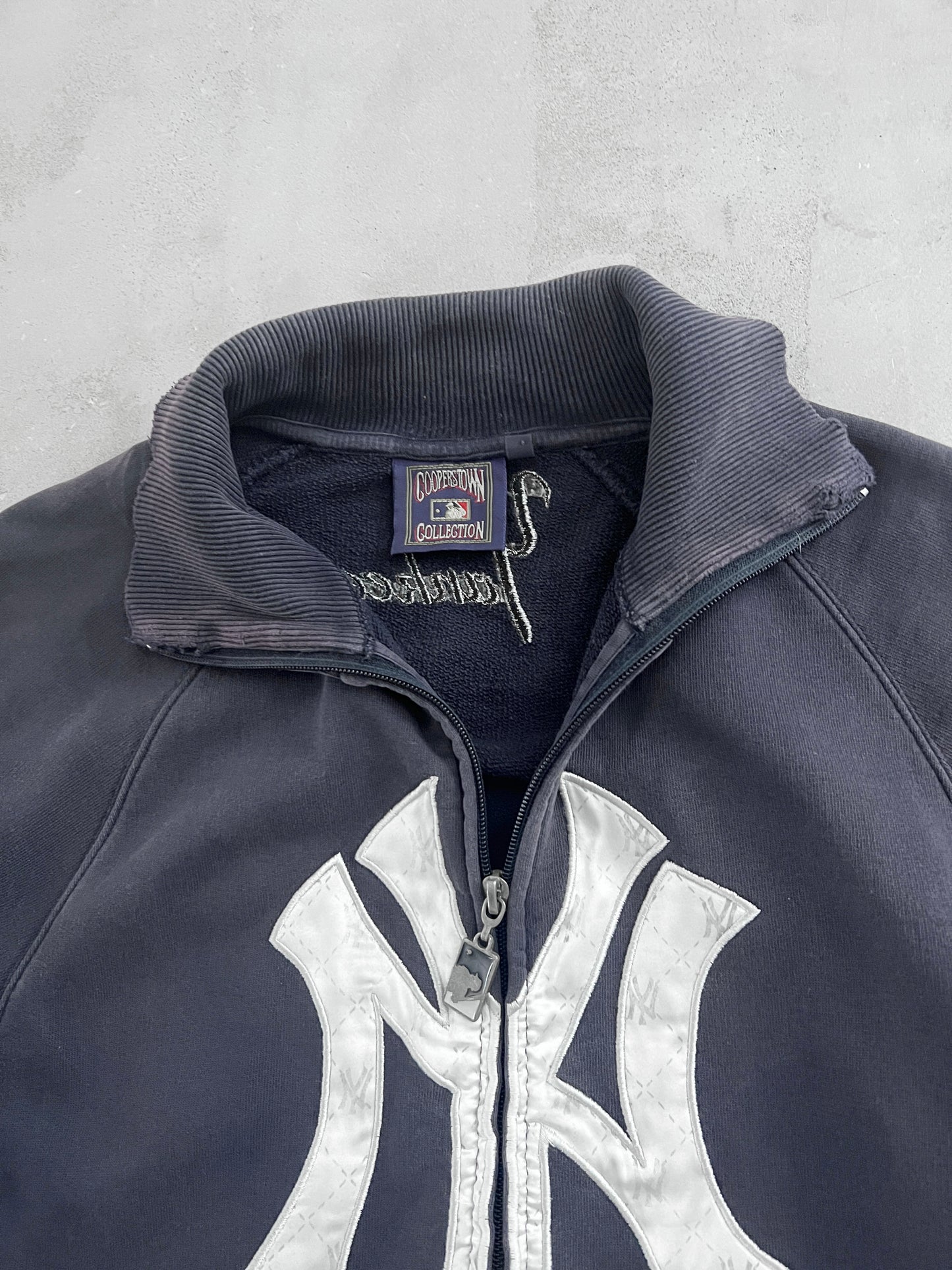FADED NAVY YANKEES JACKET - 1990S - S